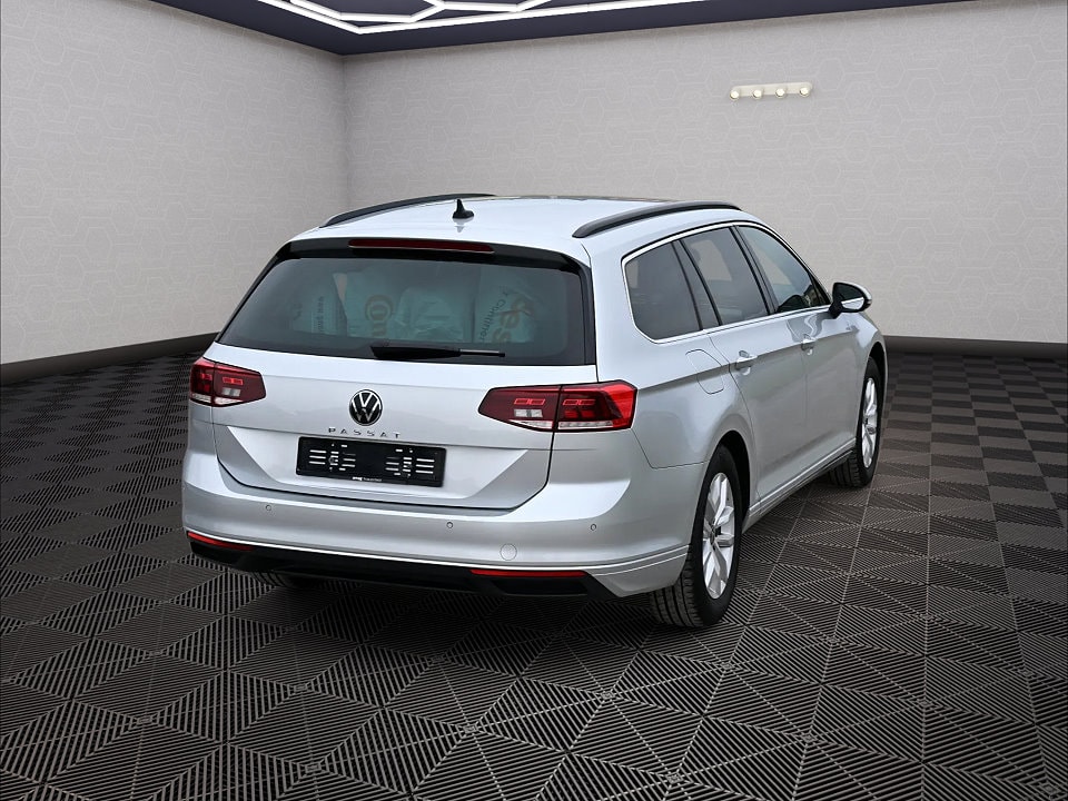 VW Passat Variant 2.0 TDI Business DSG-image-2