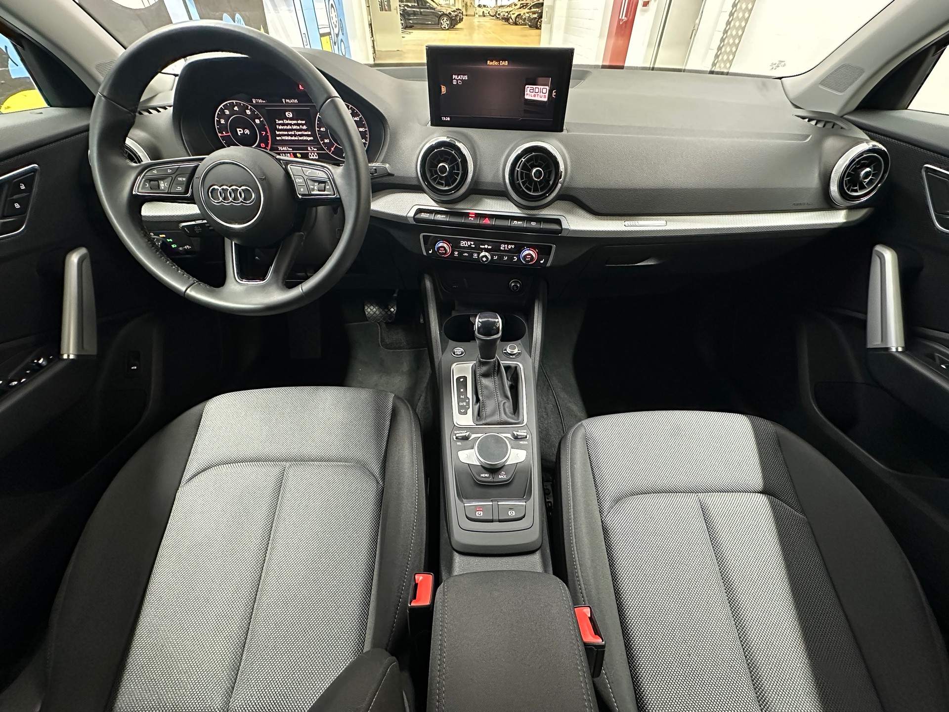 AUDI Q2 35 TFSI S line S-tronic-image-9