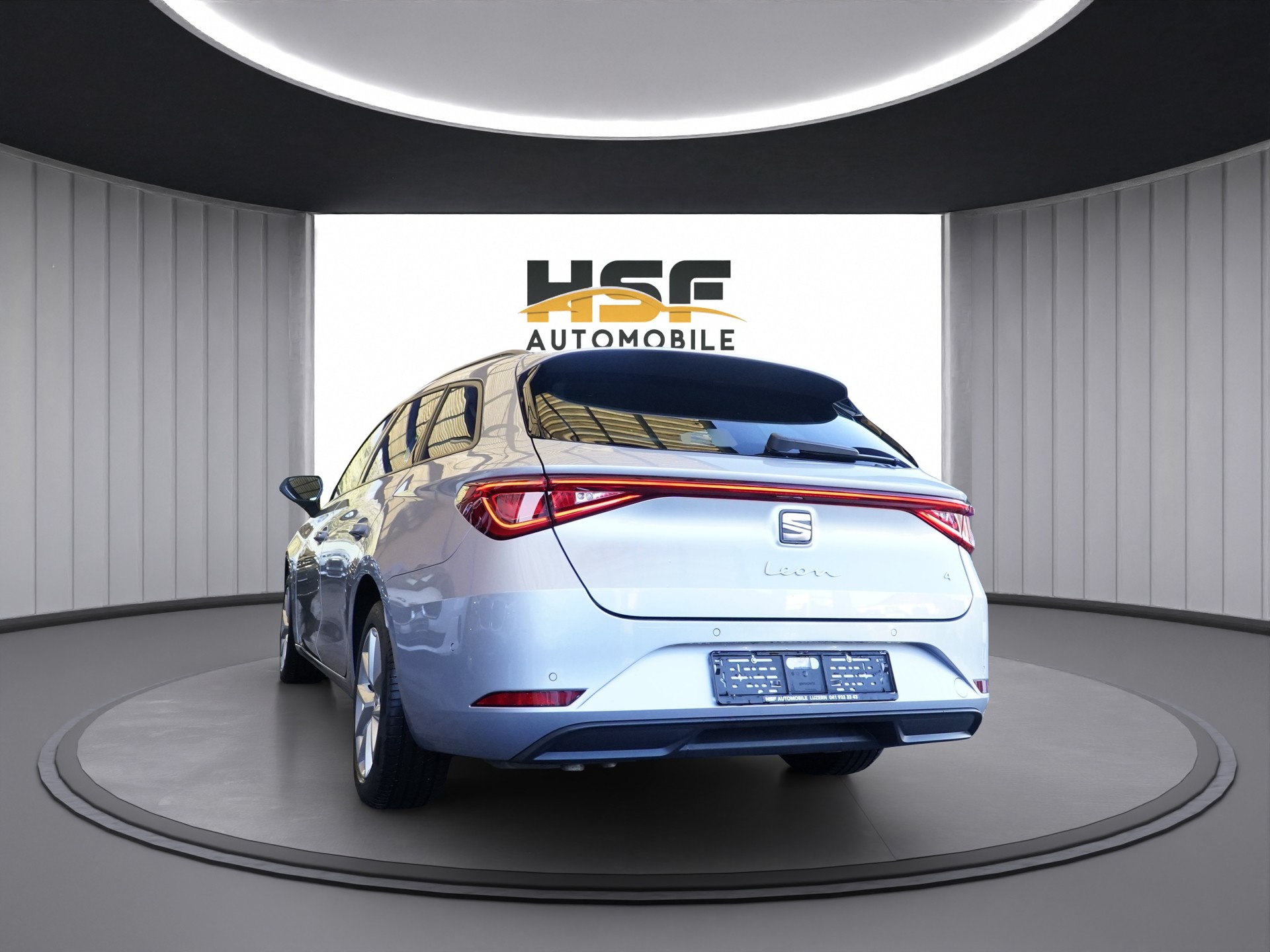 SEAT Leon ST 2.0 TDI EVO DSG 4Drive Style *CH Fahrzeug & AHK 2000 KG*-image-4