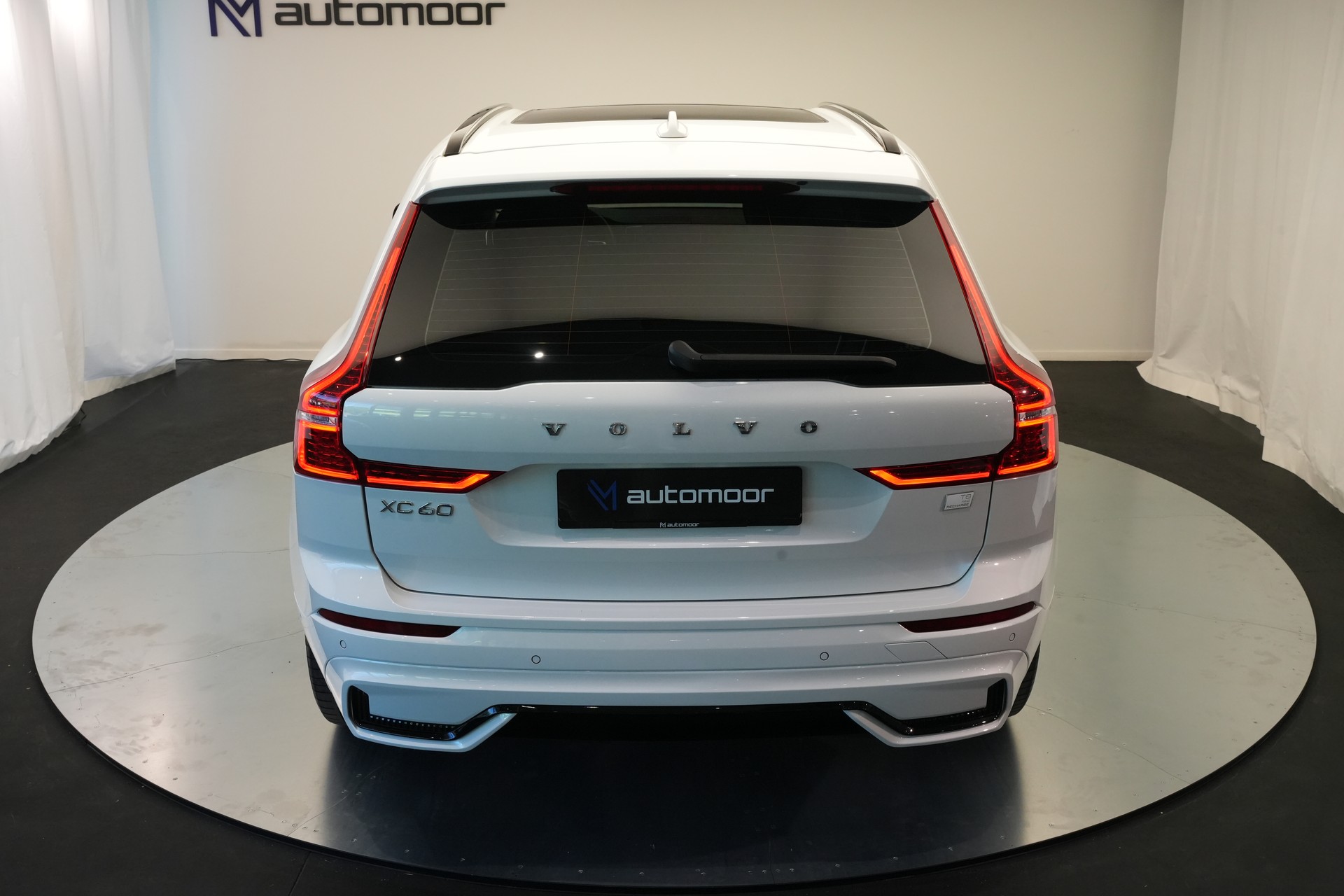 VOLVO XC60 T8 eAWD PluginHybrid Ultimate Dark Geartronic *CH-Fahrzeug*-image-39