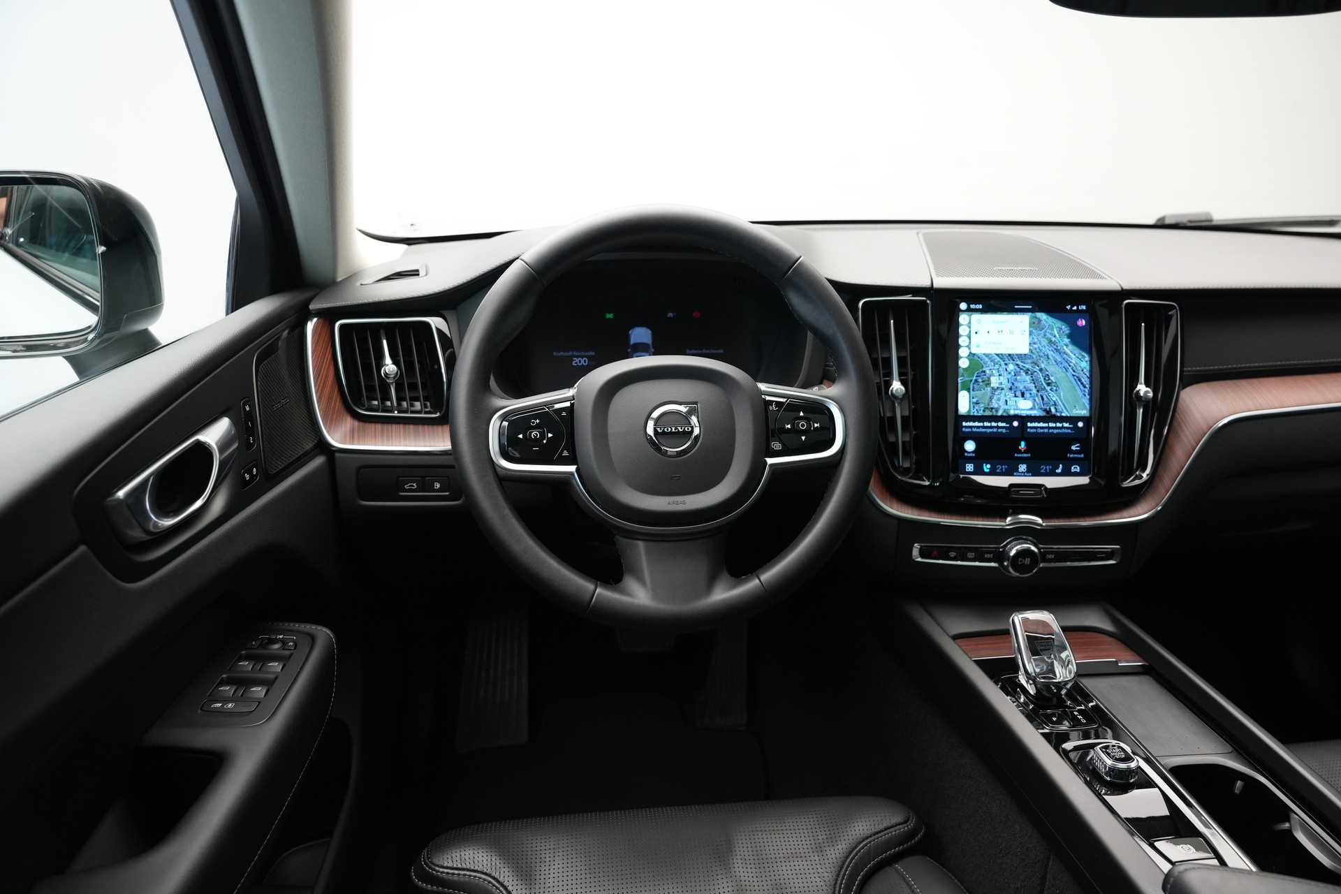 VOLVO XC60 T8 eAWD PluginHybrid Ultimate Dark Geartronic *CH-Fahrzeug*-image-12