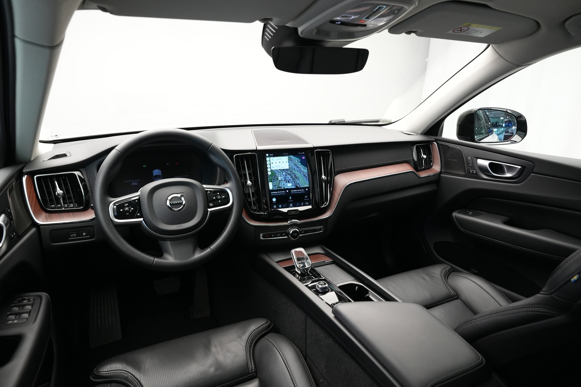 VOLVO XC60 T8 eAWD PluginHybrid Ultimate Dark Geartronic *CH-Fahrzeug*-image-11