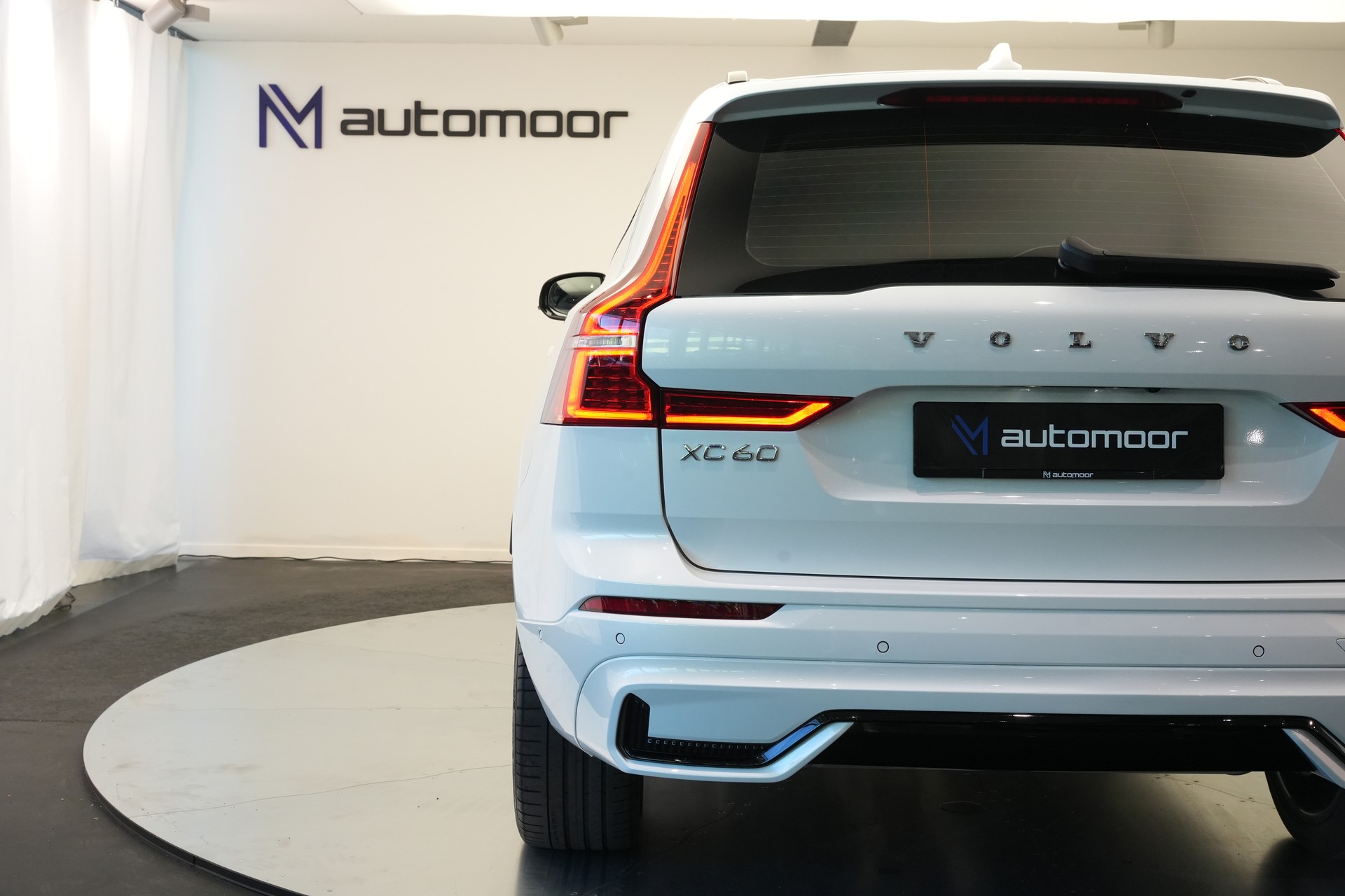 VOLVO XC60 T8 eAWD PluginHybrid Ultimate Dark Geartronic *CH-Fahrzeug*-image-40