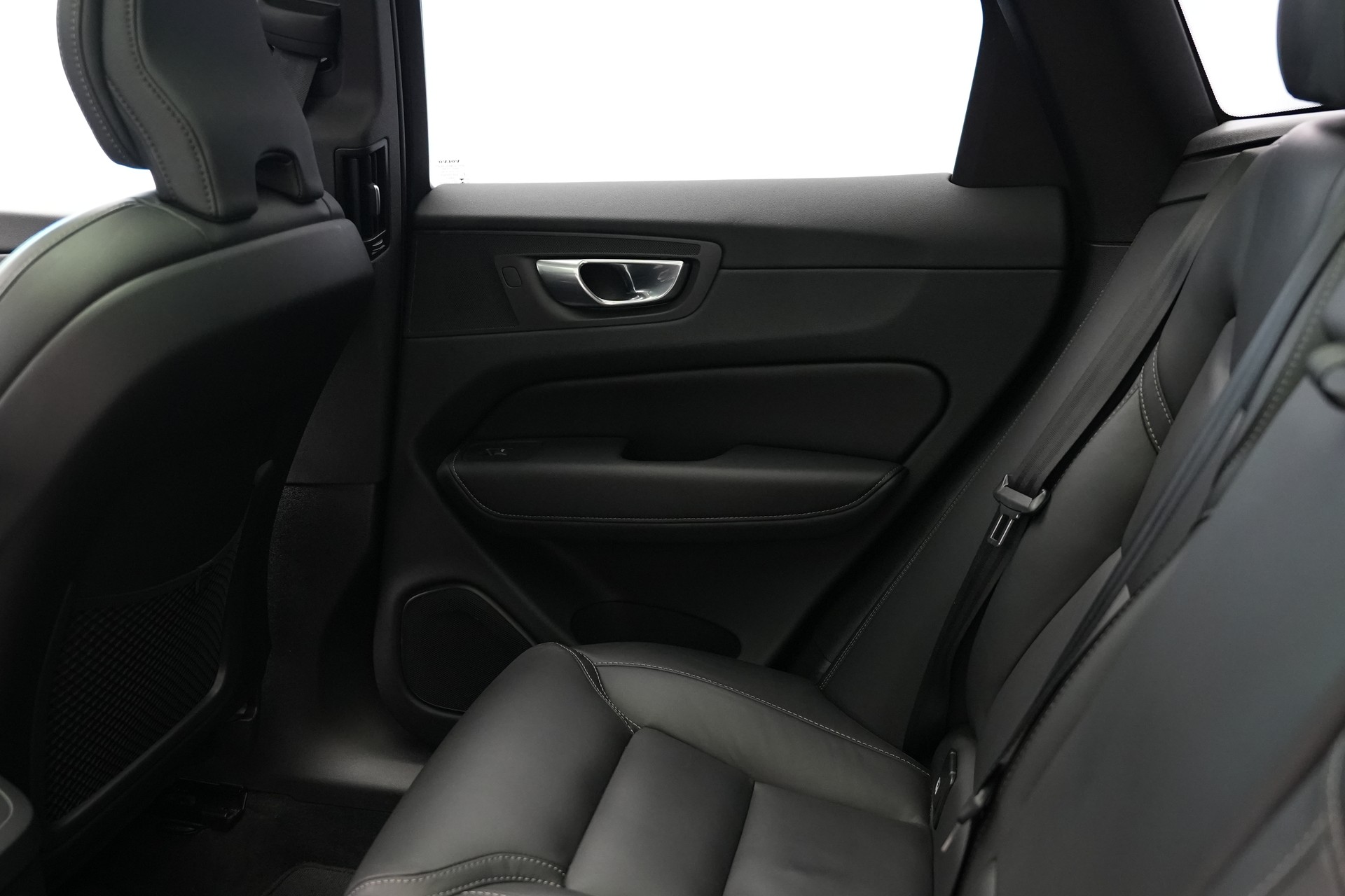 VOLVO XC60 T8 eAWD PluginHybrid Ultimate Dark Geartronic *CH-Fahrzeug*-image-18
