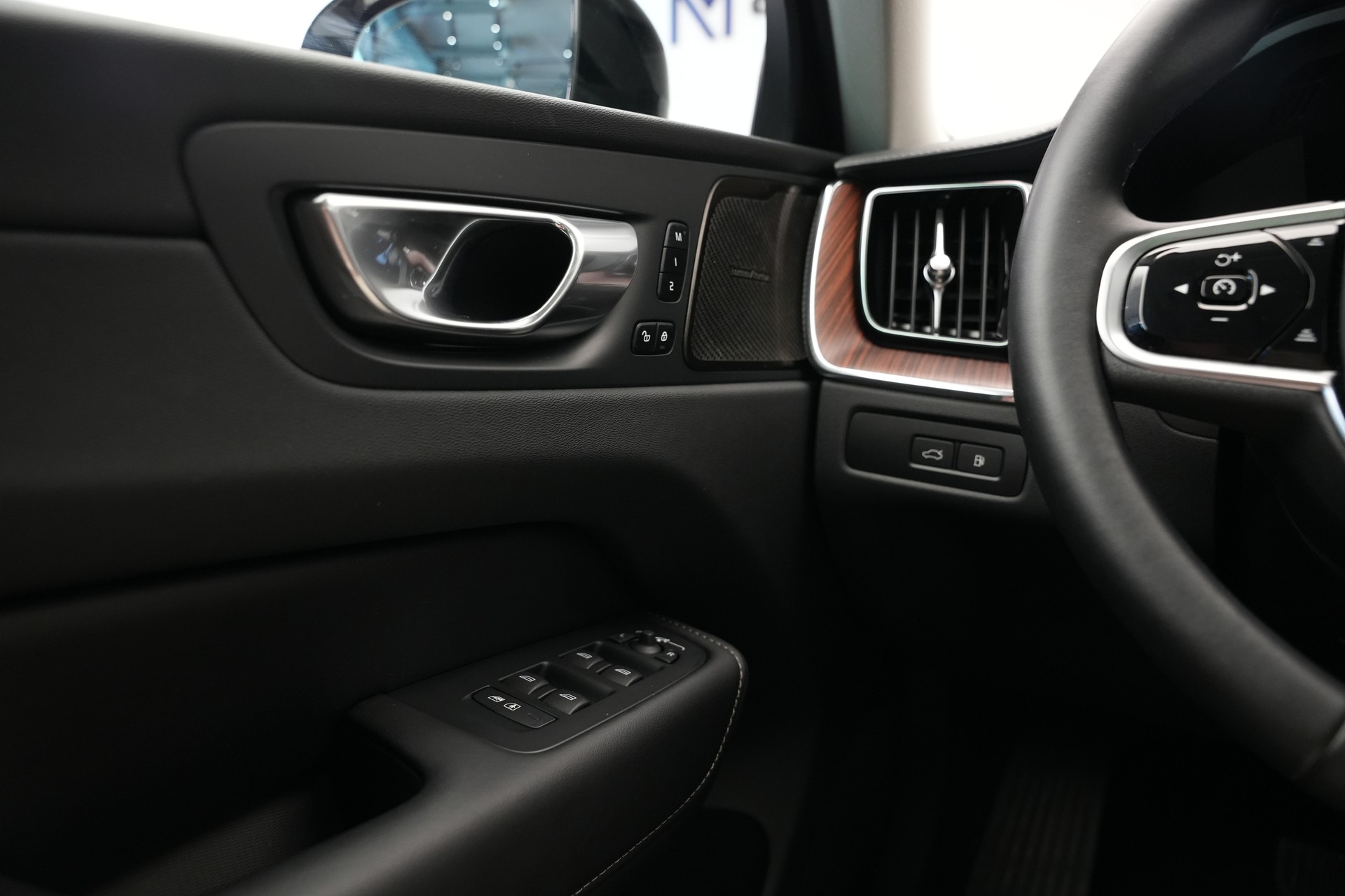 VOLVO XC60 T8 eAWD PluginHybrid Ultimate Dark Geartronic *CH-Fahrzeug*-image-22