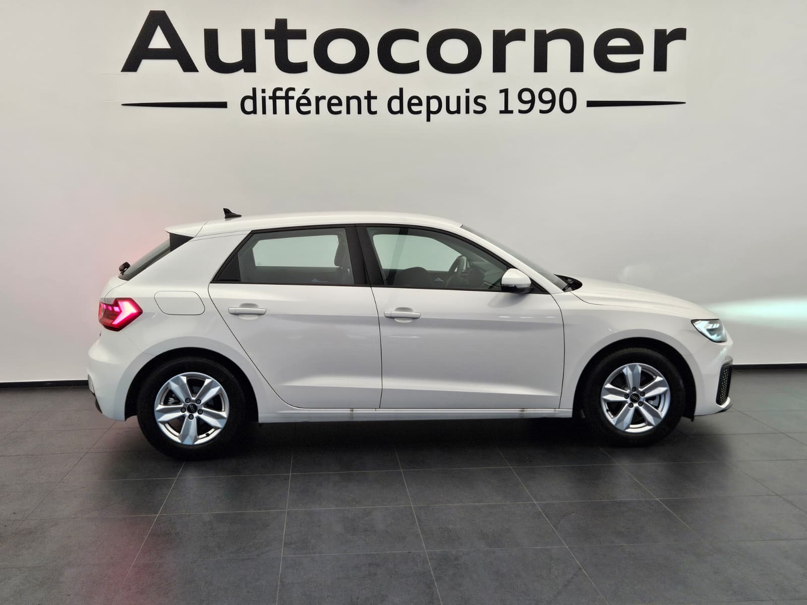 AUDI A1 Sportback 30 TFSI Attraction S-tronic-image-5
