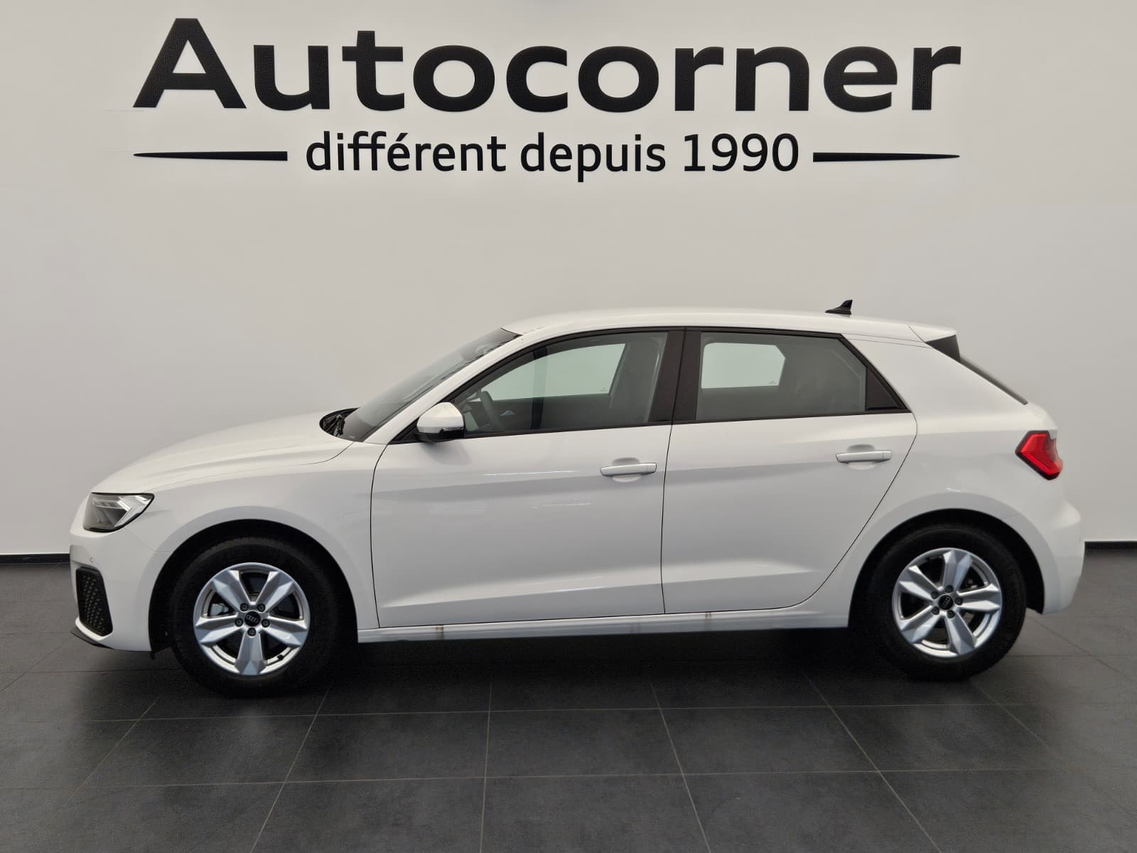 AUDI A1 Sportback 30 TFSI Attraction S-tronic-image-1
