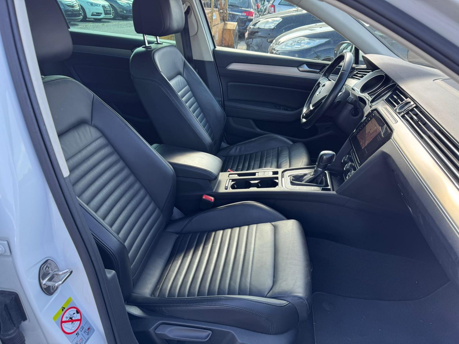 VW Passat Variant 2.0 TDI BMT Highline DSG-image-8