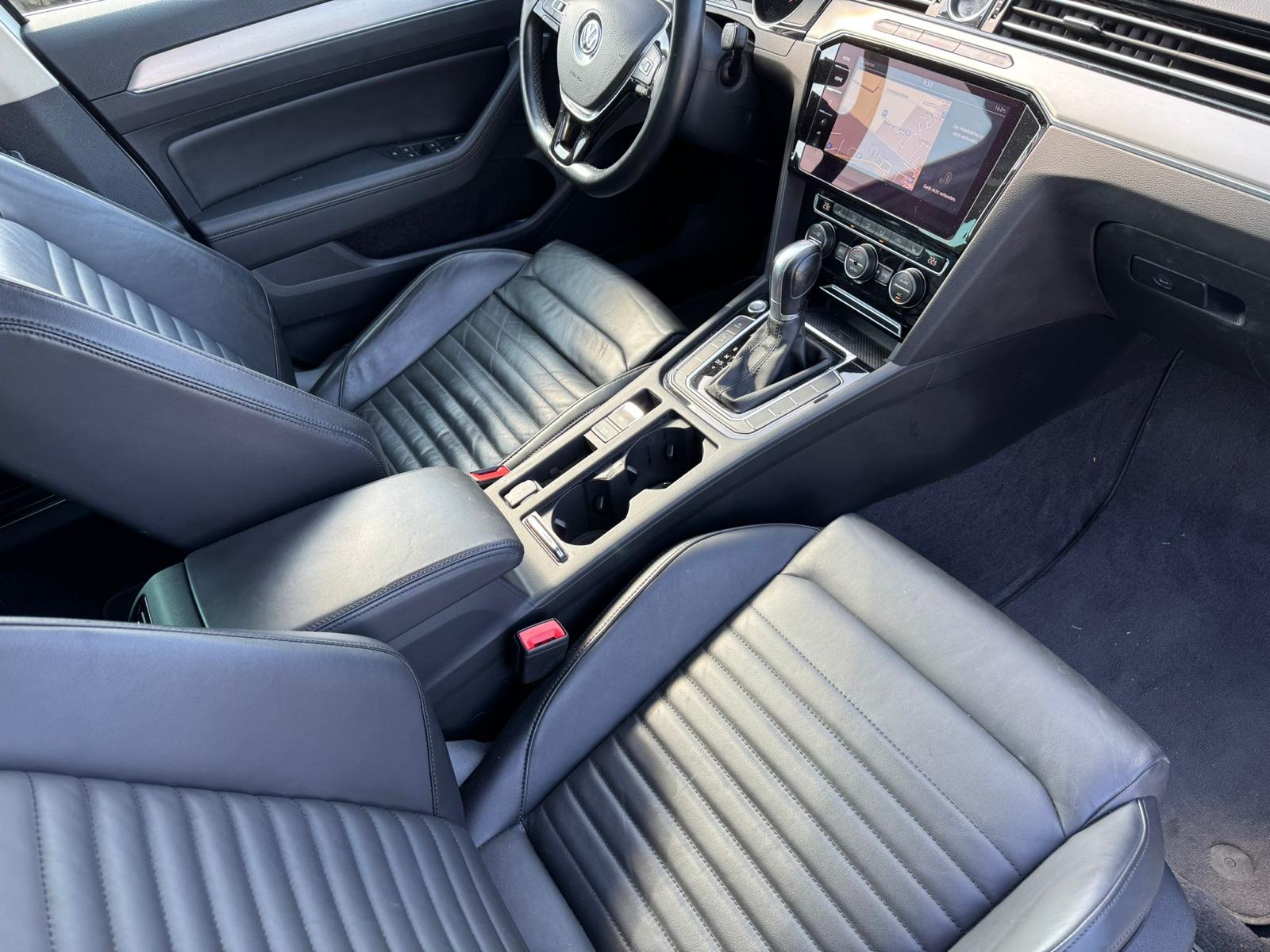 VW Passat Variant 2.0 TDI BMT Highline DSG-image-12