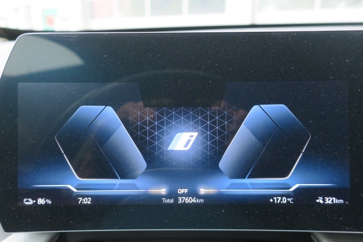BMW iX1 xDrive 30-image-9