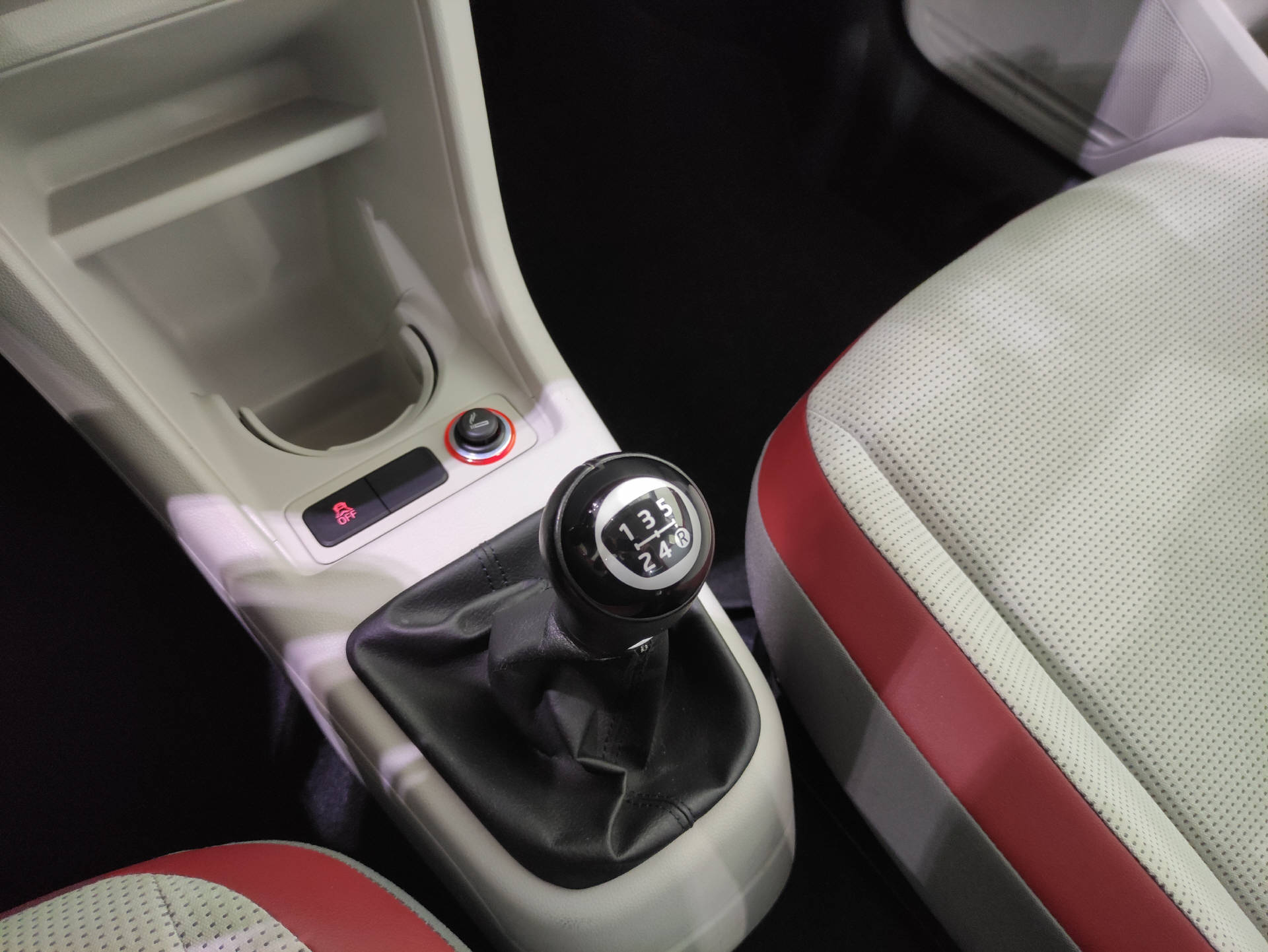VW Up 1.0 High-image-7
