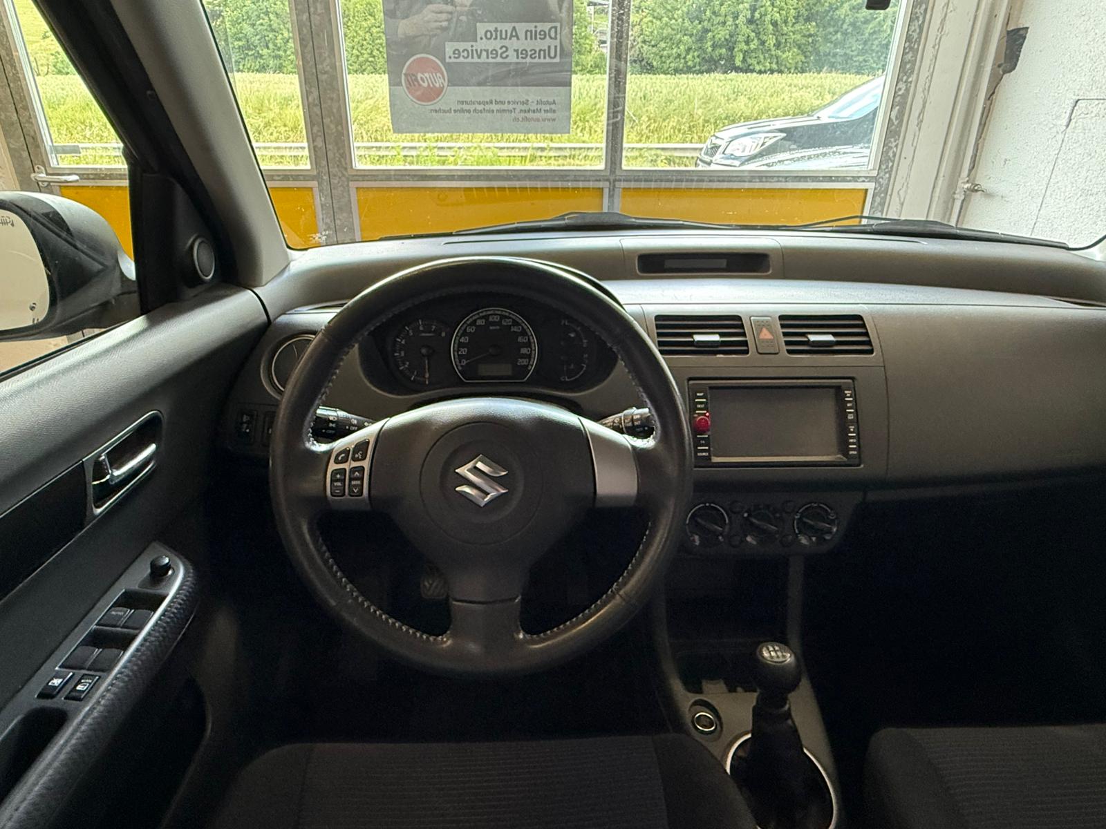 SUZUKI Swift 1.3i 16V GL-image-10