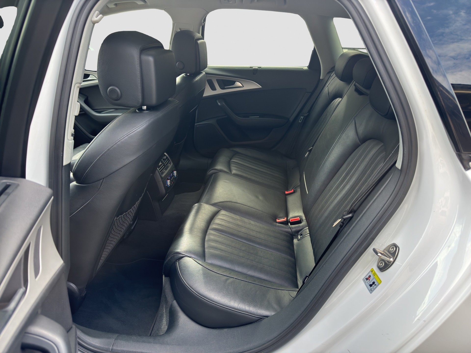 AUDI A6 Avant 2.0 TDI S-tronic-image-10