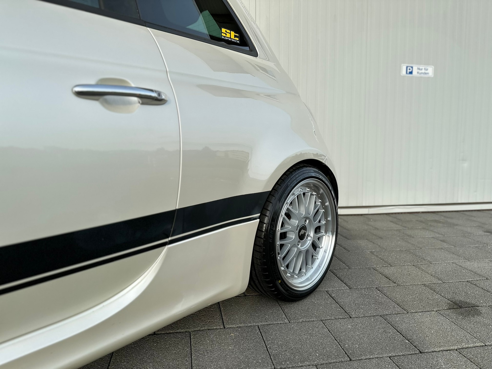FIAT 500 1.4 16V Turbo Abarth-image-6