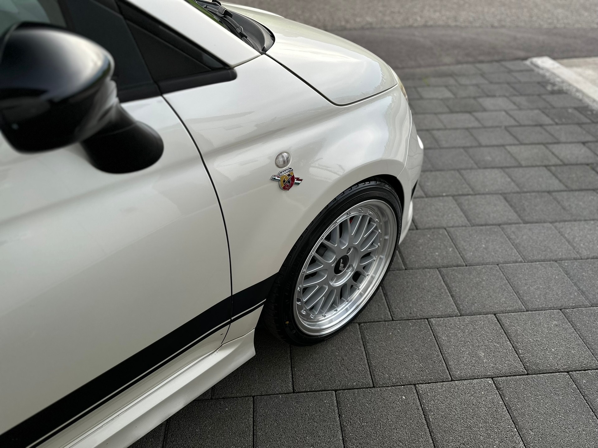 FIAT 500 1.4 16V Turbo Abarth-image-10