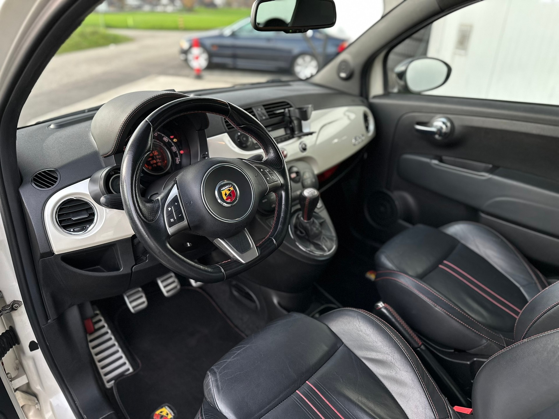 FIAT 500 1.4 16V Turbo Abarth-image-13