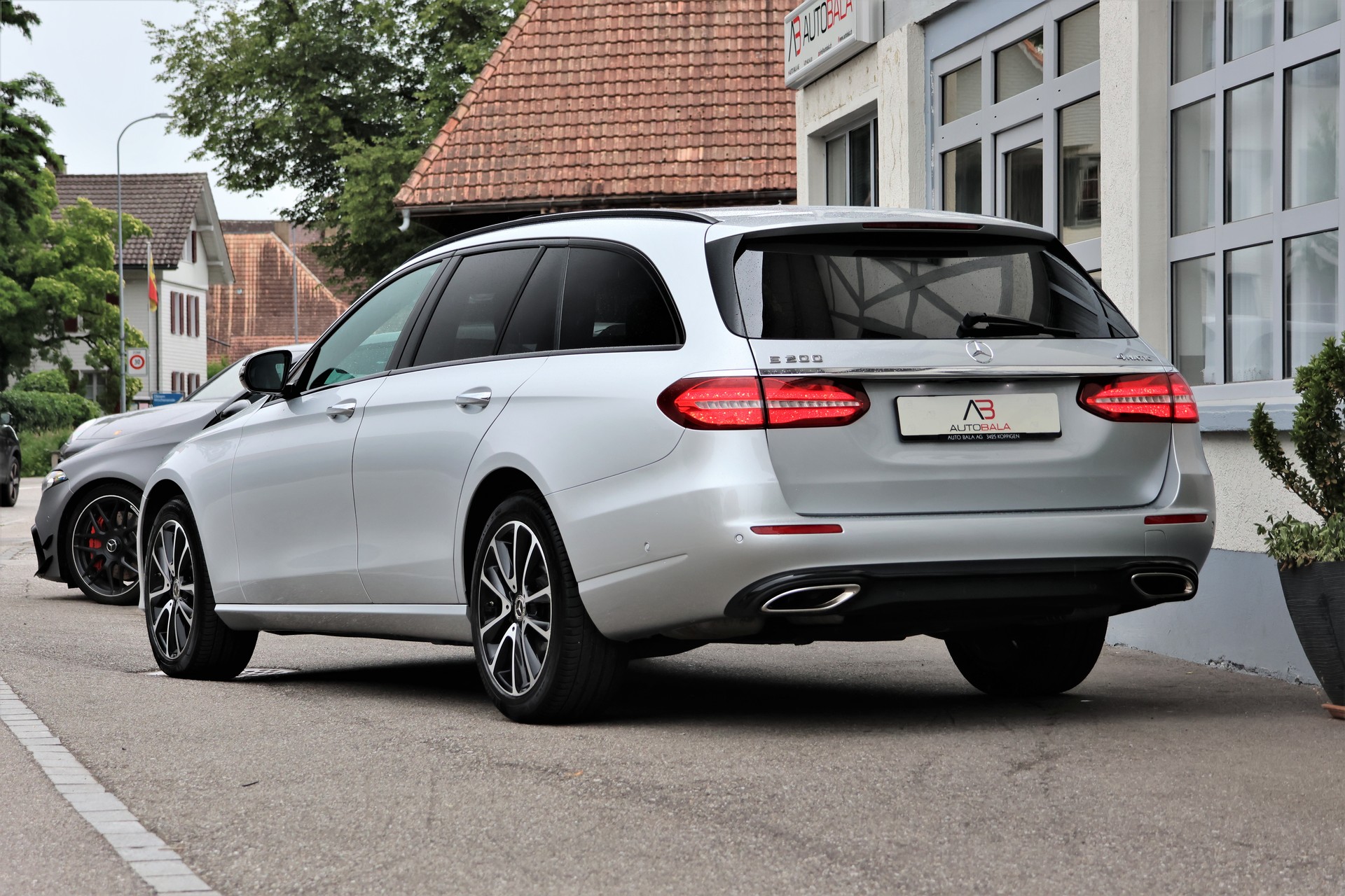 MERCEDES-BENZ E 200 Avantgarde 4 Matic 9G-Tronic (CH)-image-2