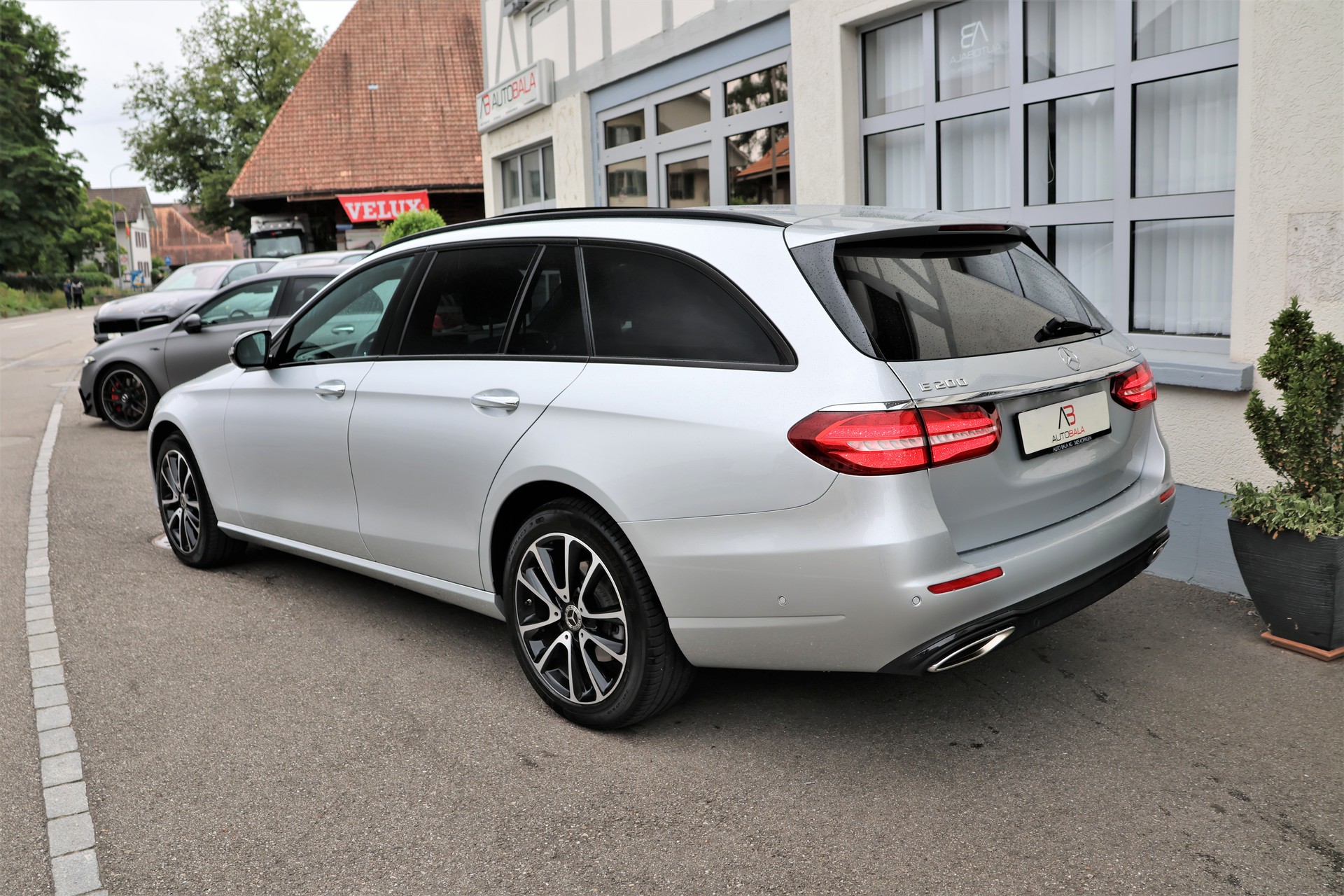 MERCEDES-BENZ E 200 Avantgarde 4 Matic 9G-Tronic (CH)-image-6