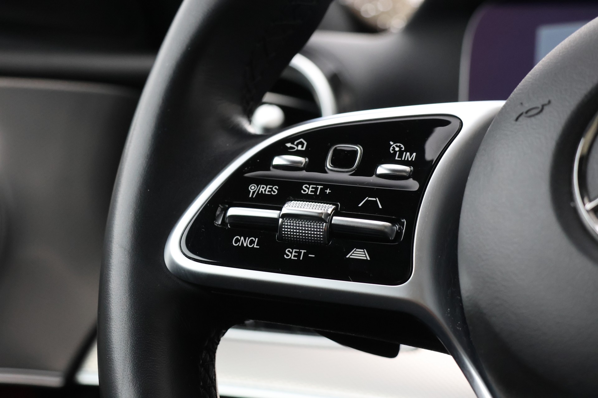 MERCEDES-BENZ E 200 Avantgarde 4 Matic 9G-Tronic (CH)-image-16