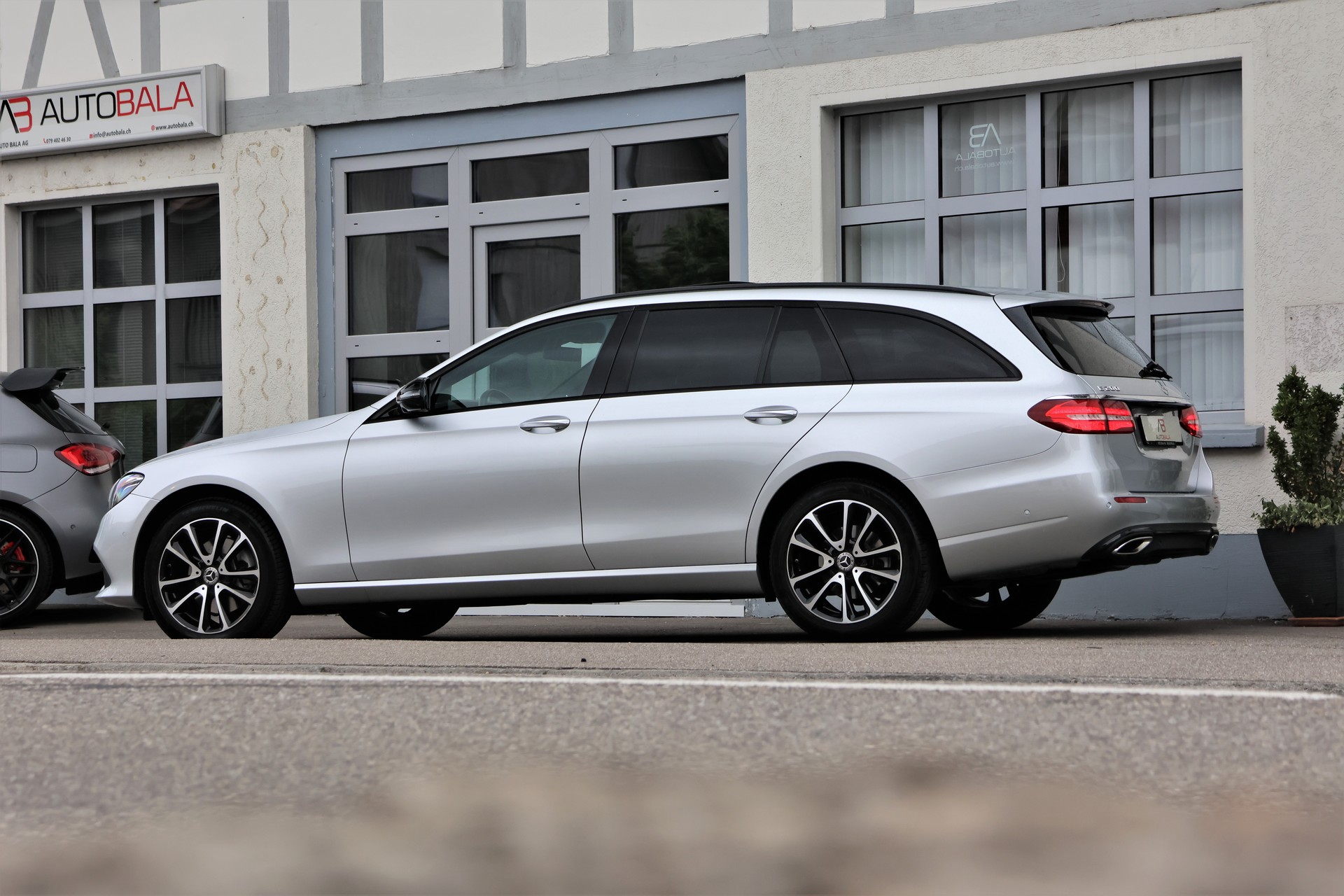 MERCEDES-BENZ E 200 Avantgarde 4 Matic 9G-Tronic (CH)-image-3