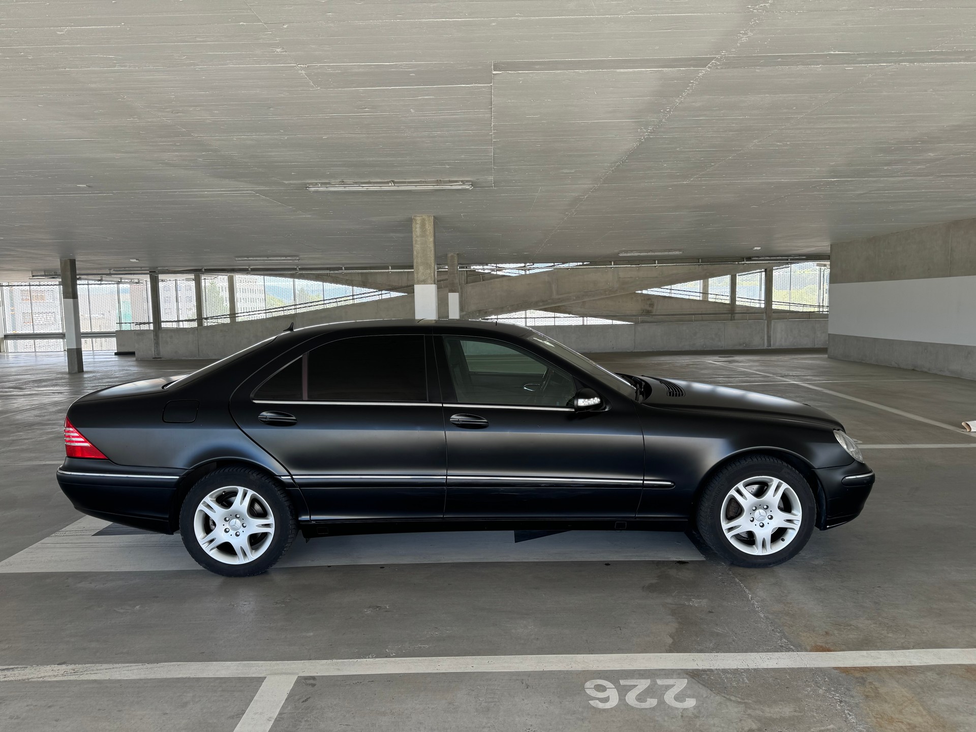 MERCEDES-BENZ S 500 4Matic-image-4