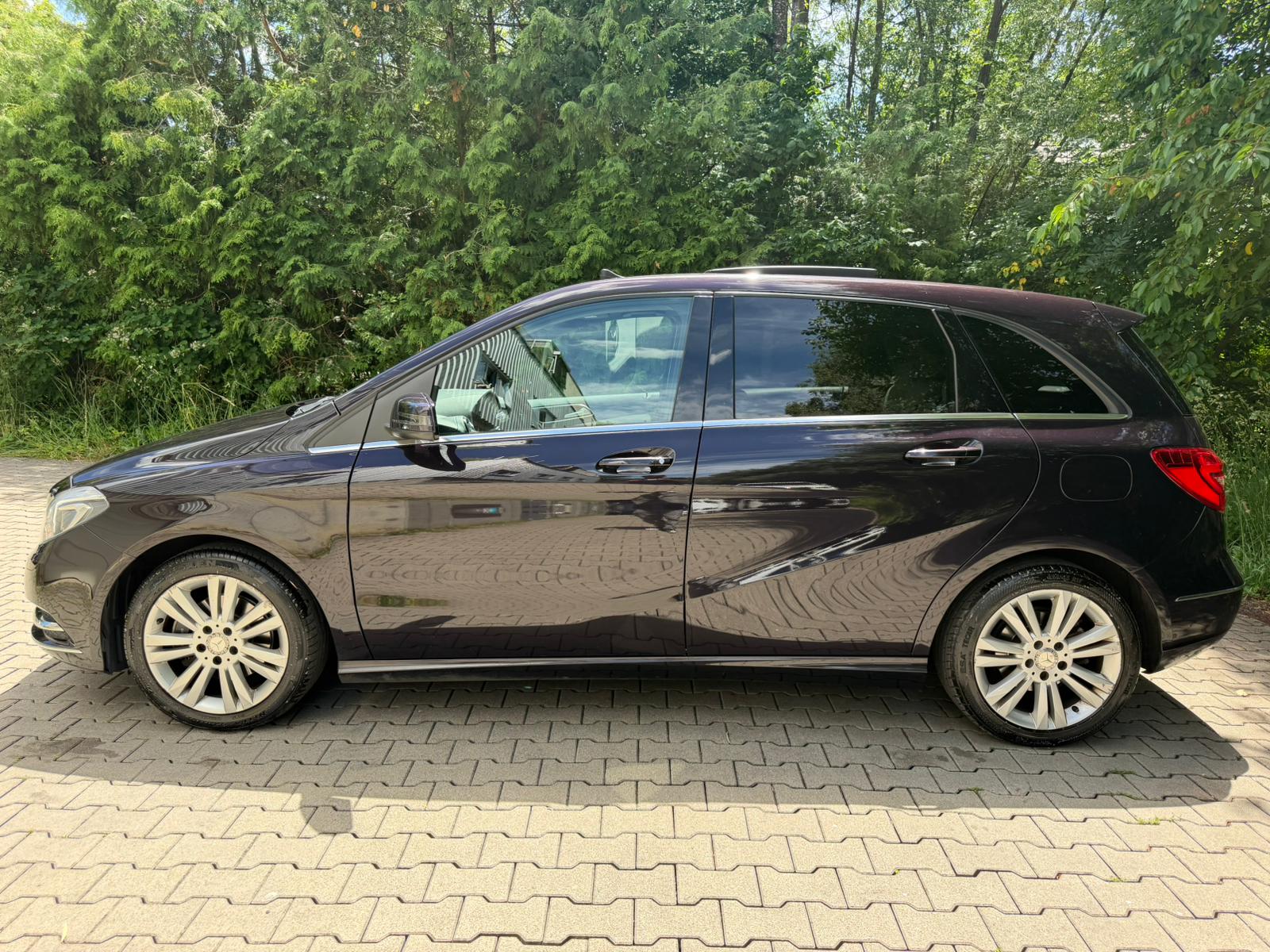 MERCEDES-BENZ B 180 7G-DCT-image-1