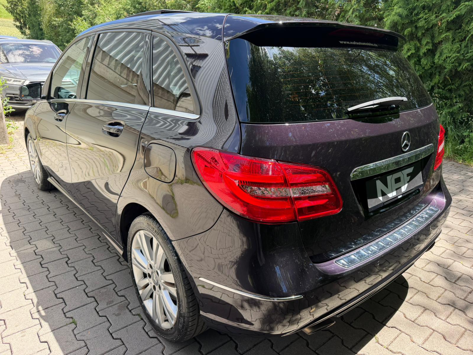 MERCEDES-BENZ B 180 7G-DCT-image-2