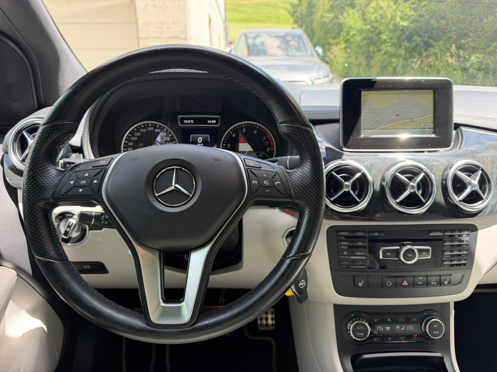 MERCEDES-BENZ B 180 7G-DCT-image-18