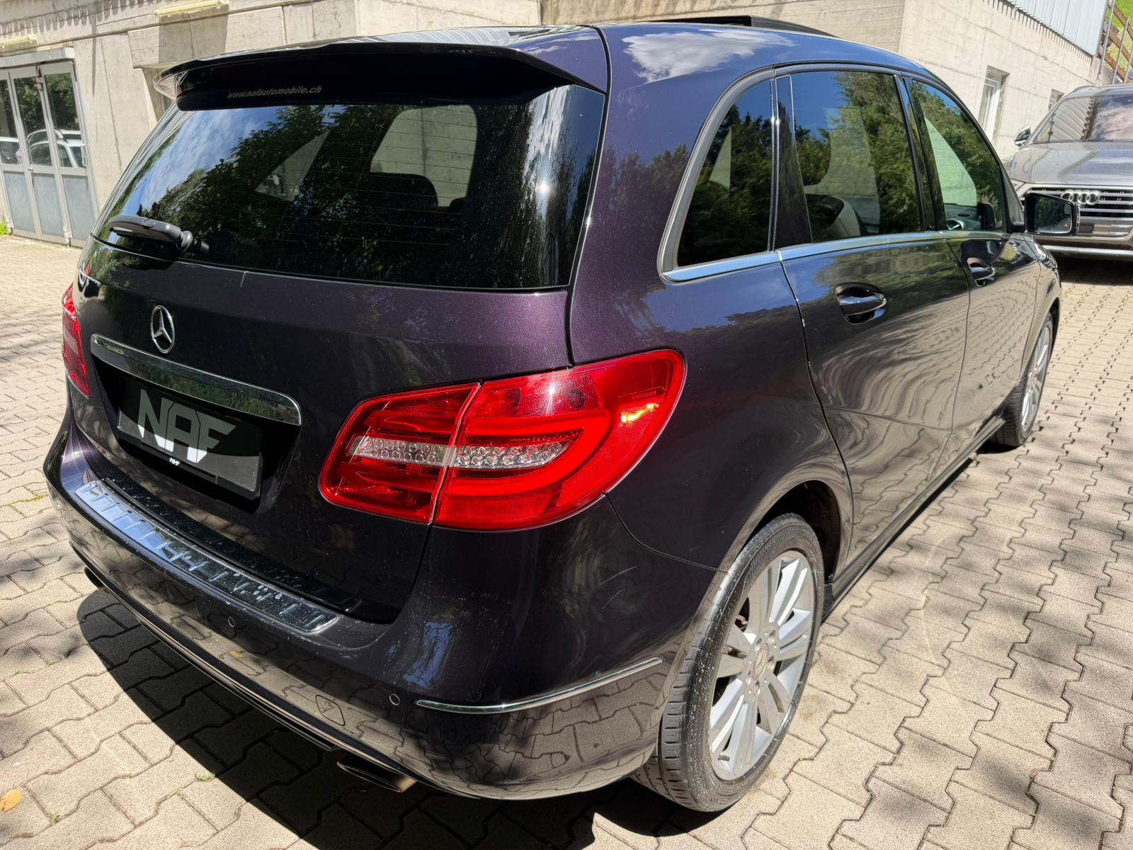 MERCEDES-BENZ B 180 7G-DCT-image-4