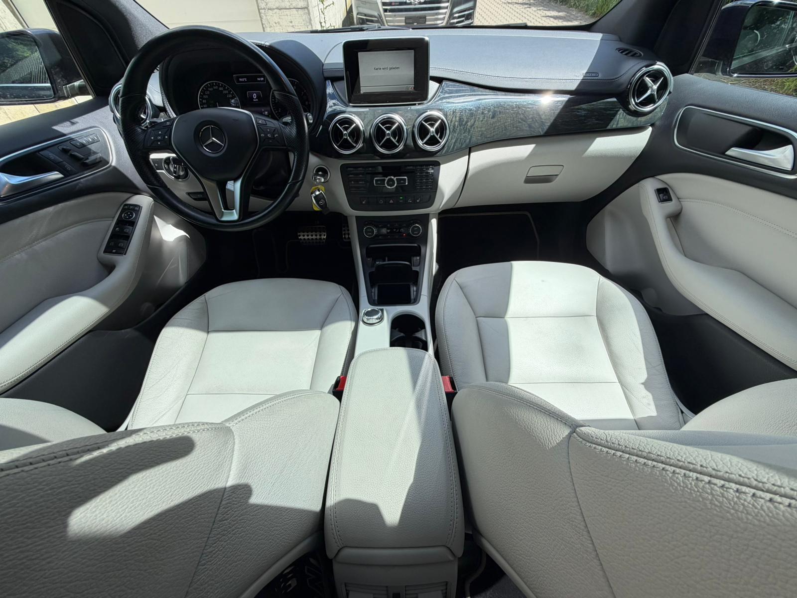 MERCEDES-BENZ B 180 7G-DCT-image-17
