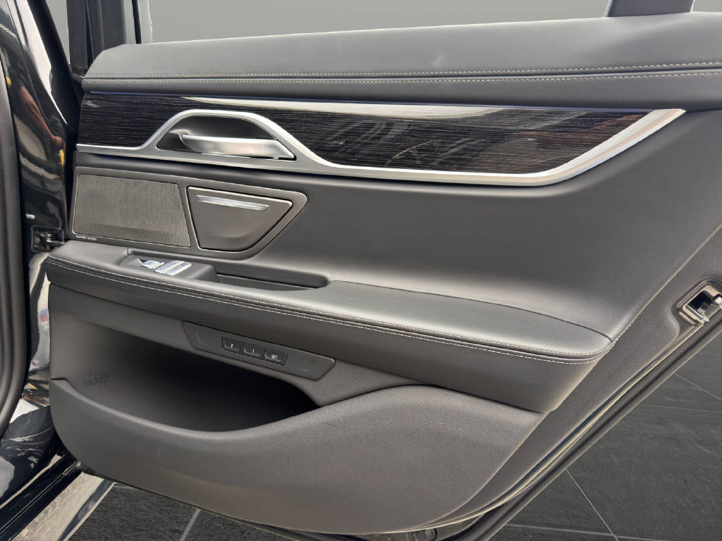 BMW 740d xDrive SAG-image-15