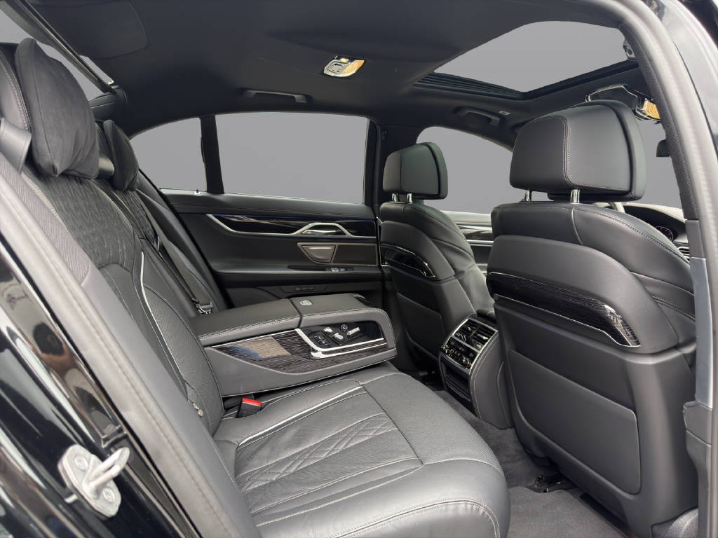 BMW 740d xDrive SAG-image-12
