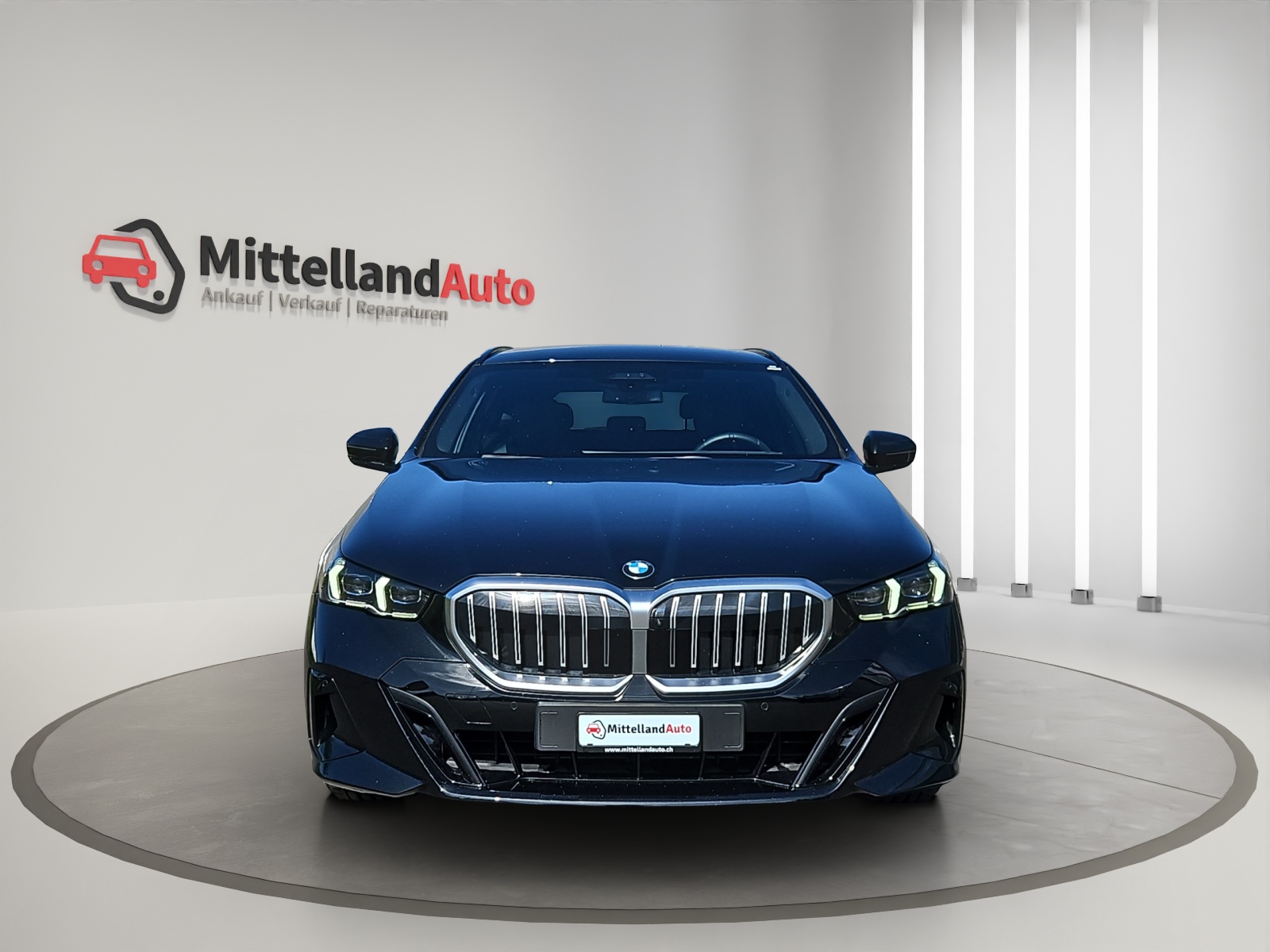 BMW 530i xDrive 48V Touring M Sport Pro Steptronic-image-1
