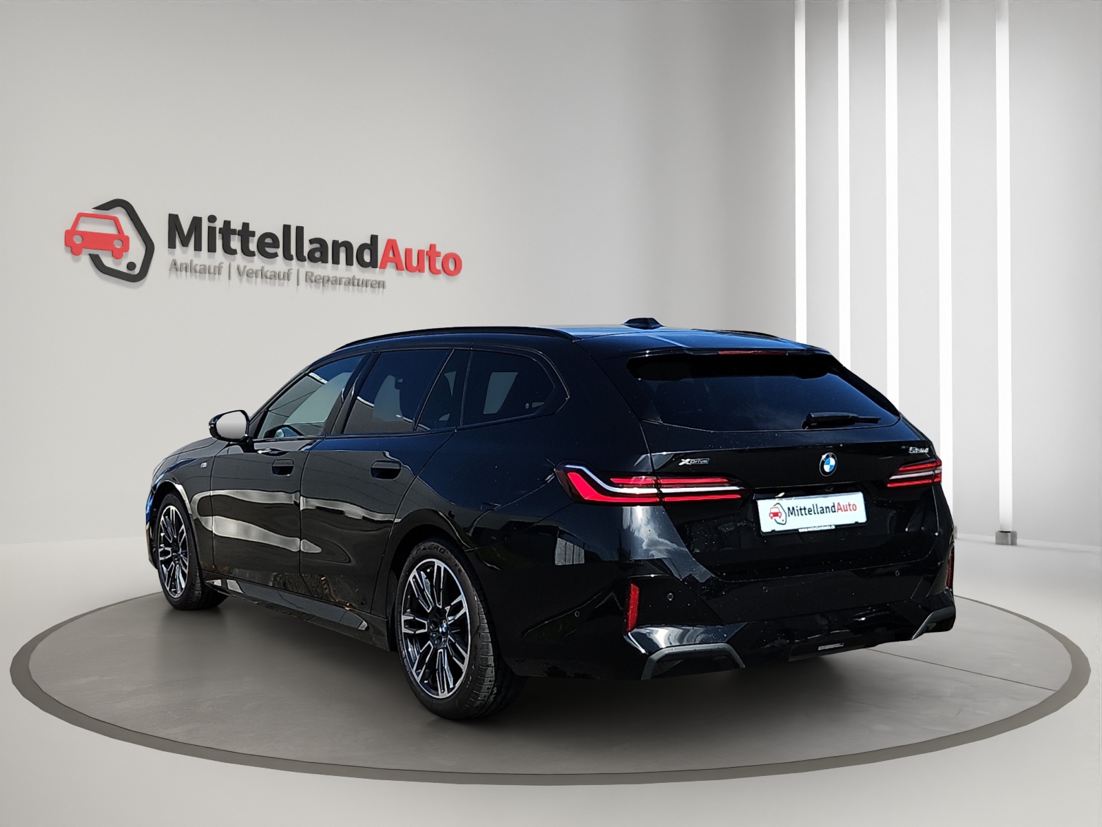 BMW 530i xDrive 48V Touring M Sport Pro Steptronic-image-12