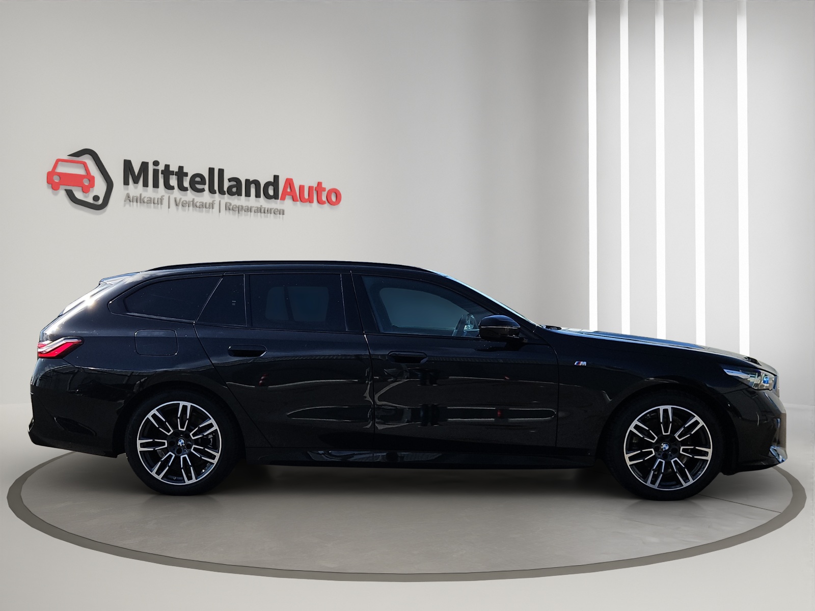 BMW 530i xDrive 48V Touring M Sport Pro Steptronic-image-3