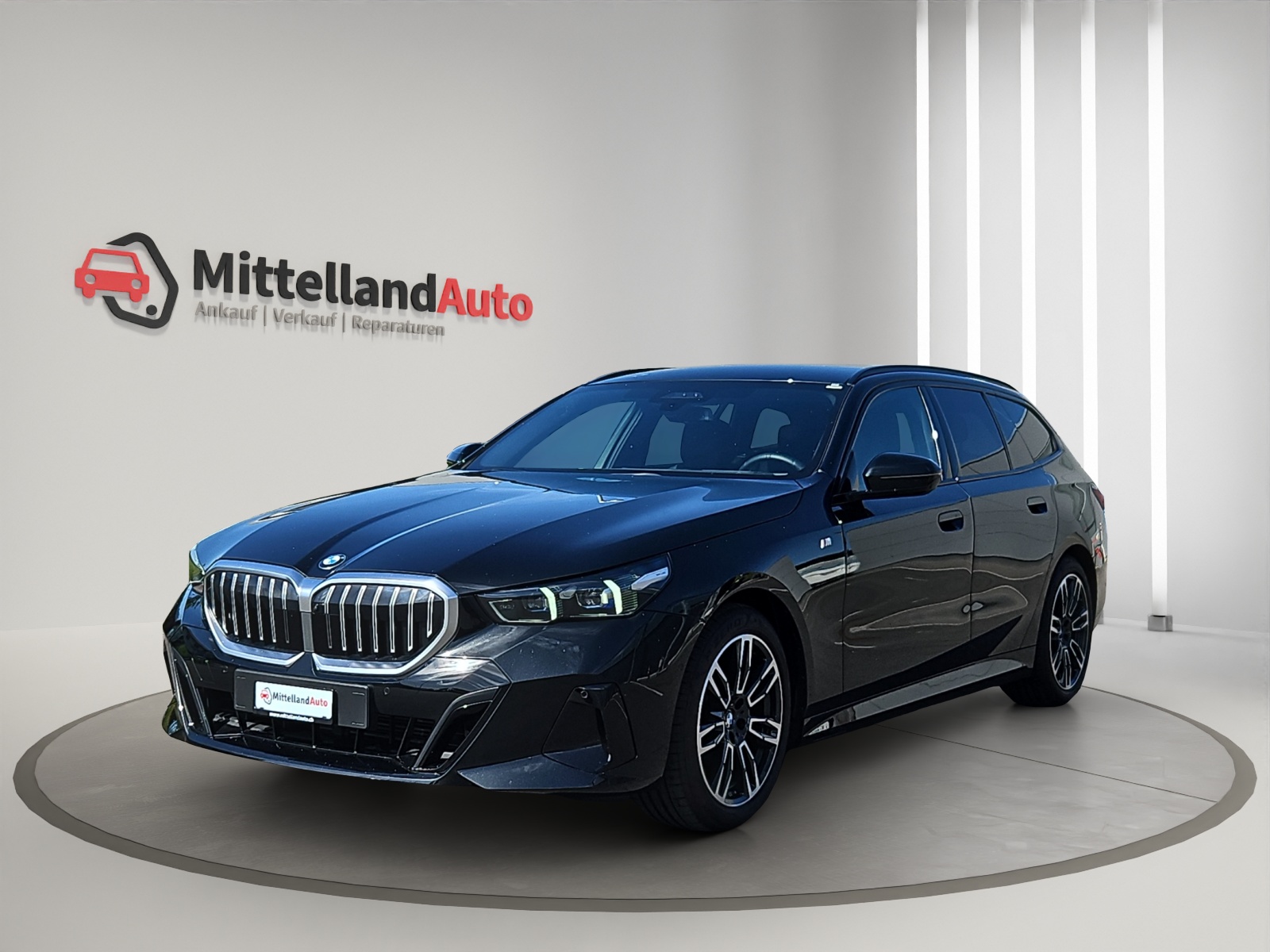 BMW 530i xDrive 48V Touring M Sport Pro Steptronic-image-0