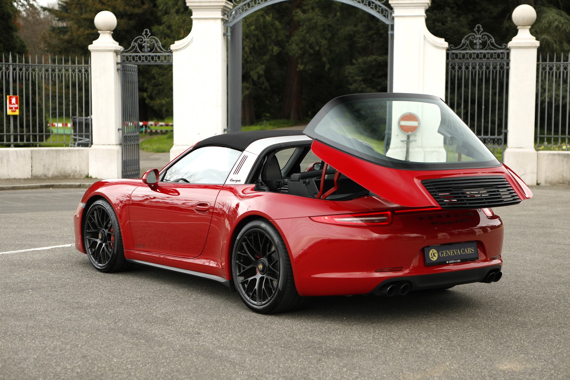 PORSCHE 911 Targa 4 GTS Boîte-manelle ( RARE )-image-2