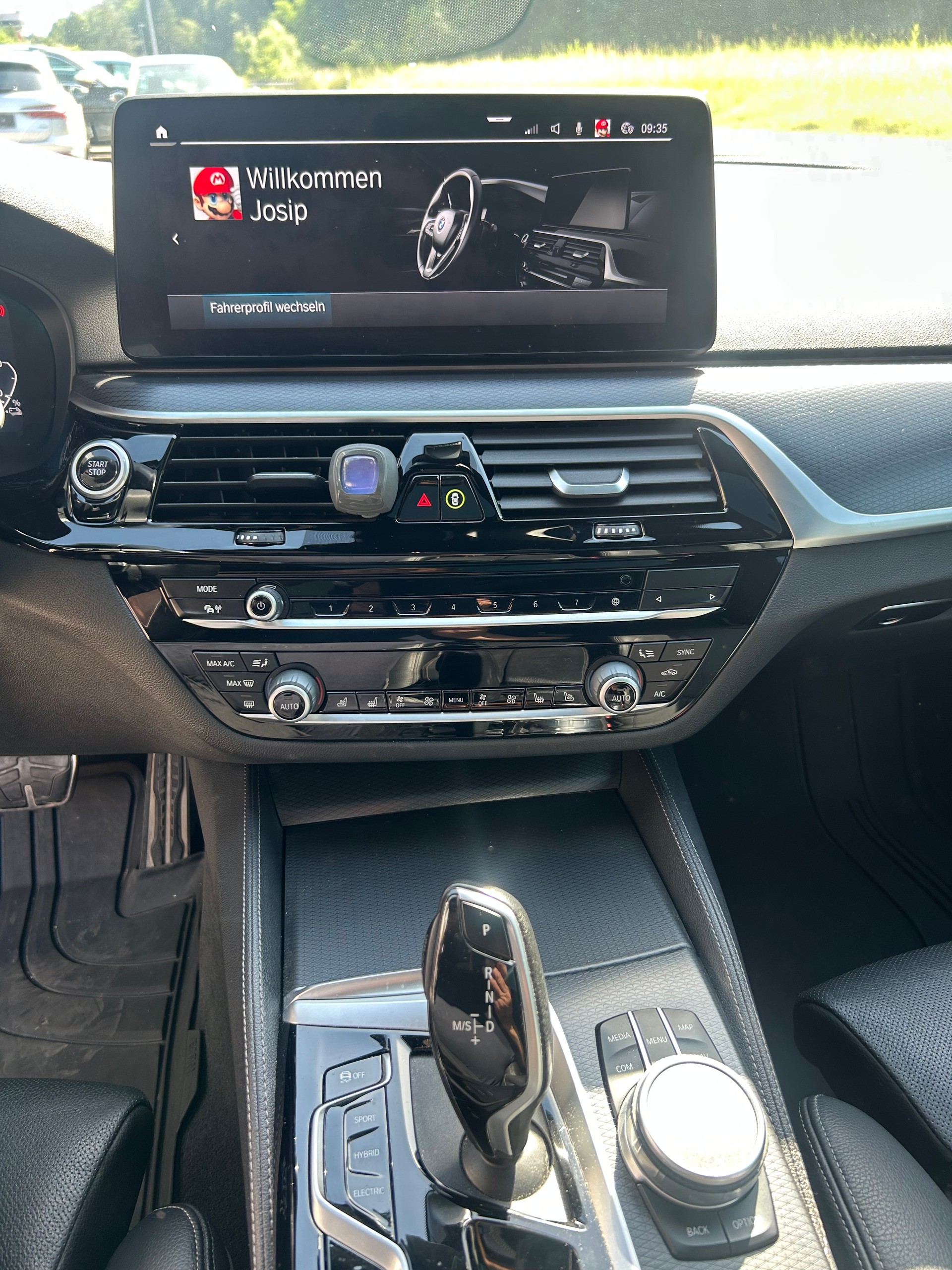 BMW 530e xDrive Touring Pure M Sport Steptronic-image-11