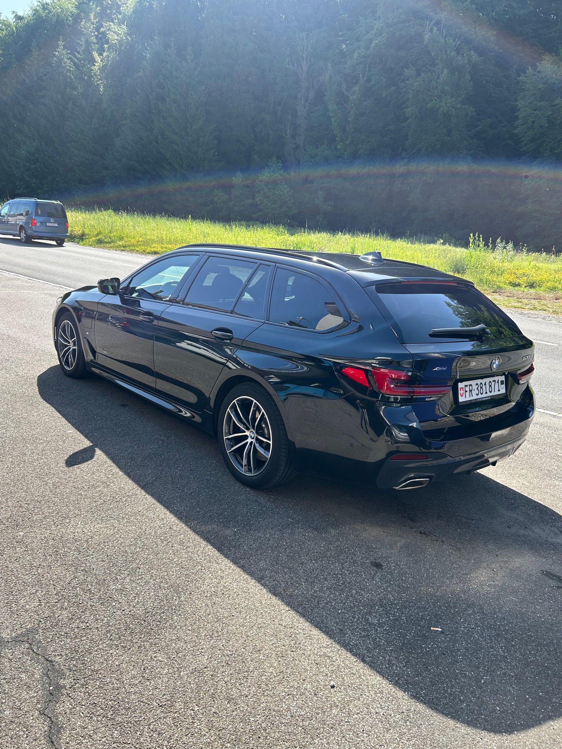 BMW 530e xDrive Touring Pure M Sport Steptronic-image-6