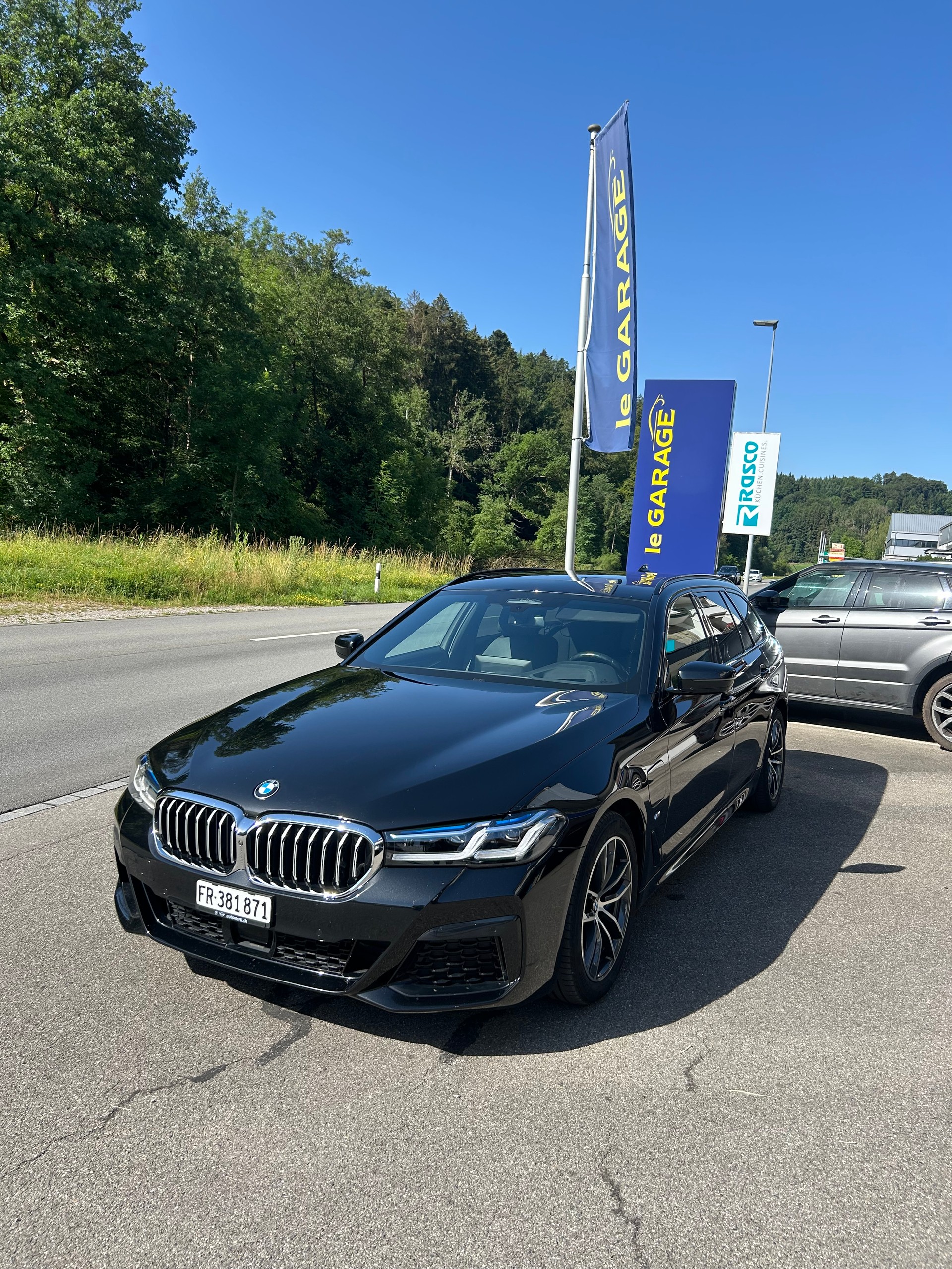 BMW 530e xDrive Touring Pure M Sport Steptronic-image-1