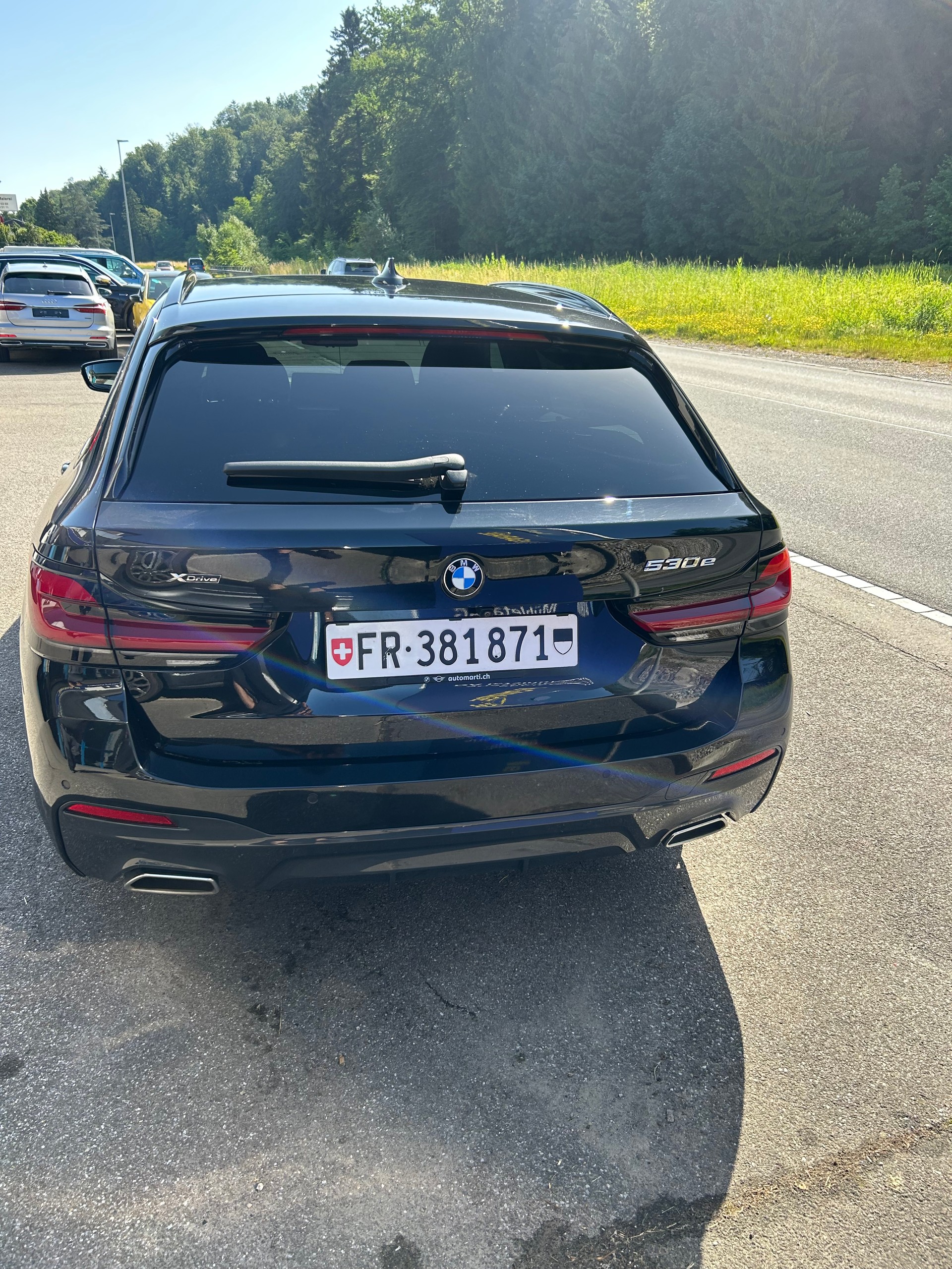 BMW 530e xDrive Touring Pure M Sport Steptronic-image-5