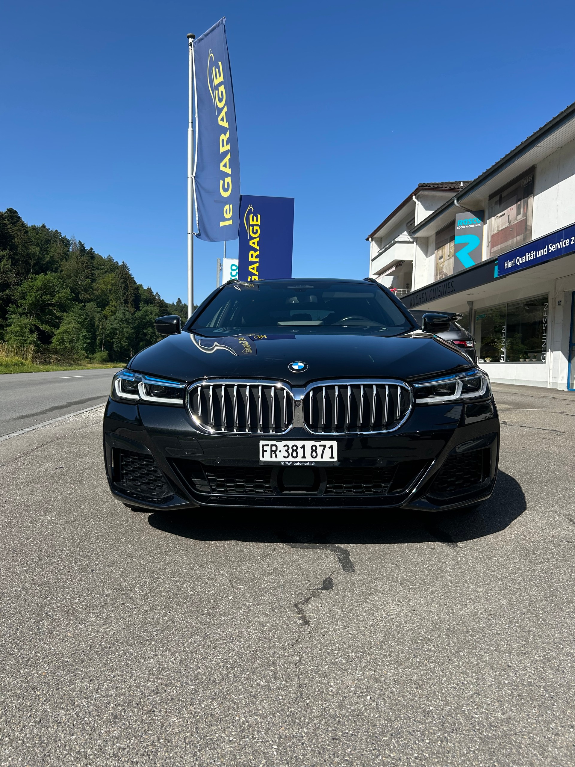 BMW 530e xDrive Touring Pure M Sport Steptronic-image-0