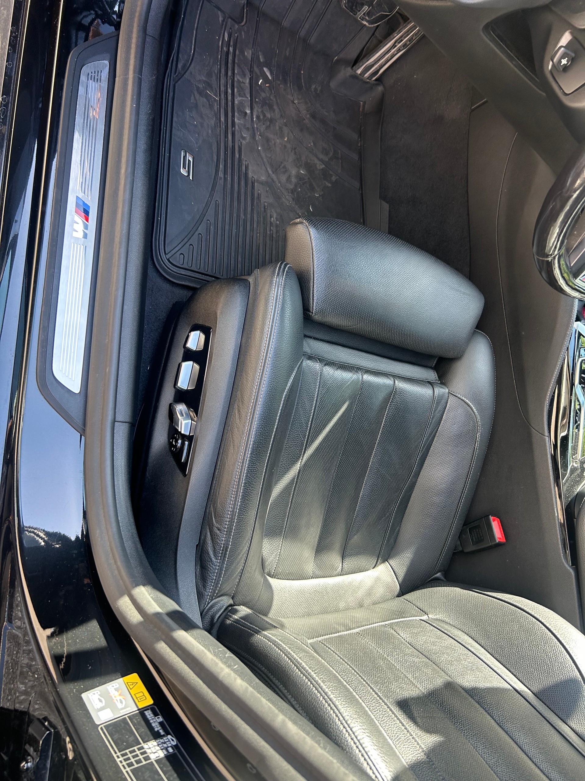BMW 530e xDrive Touring Pure M Sport Steptronic-image-12