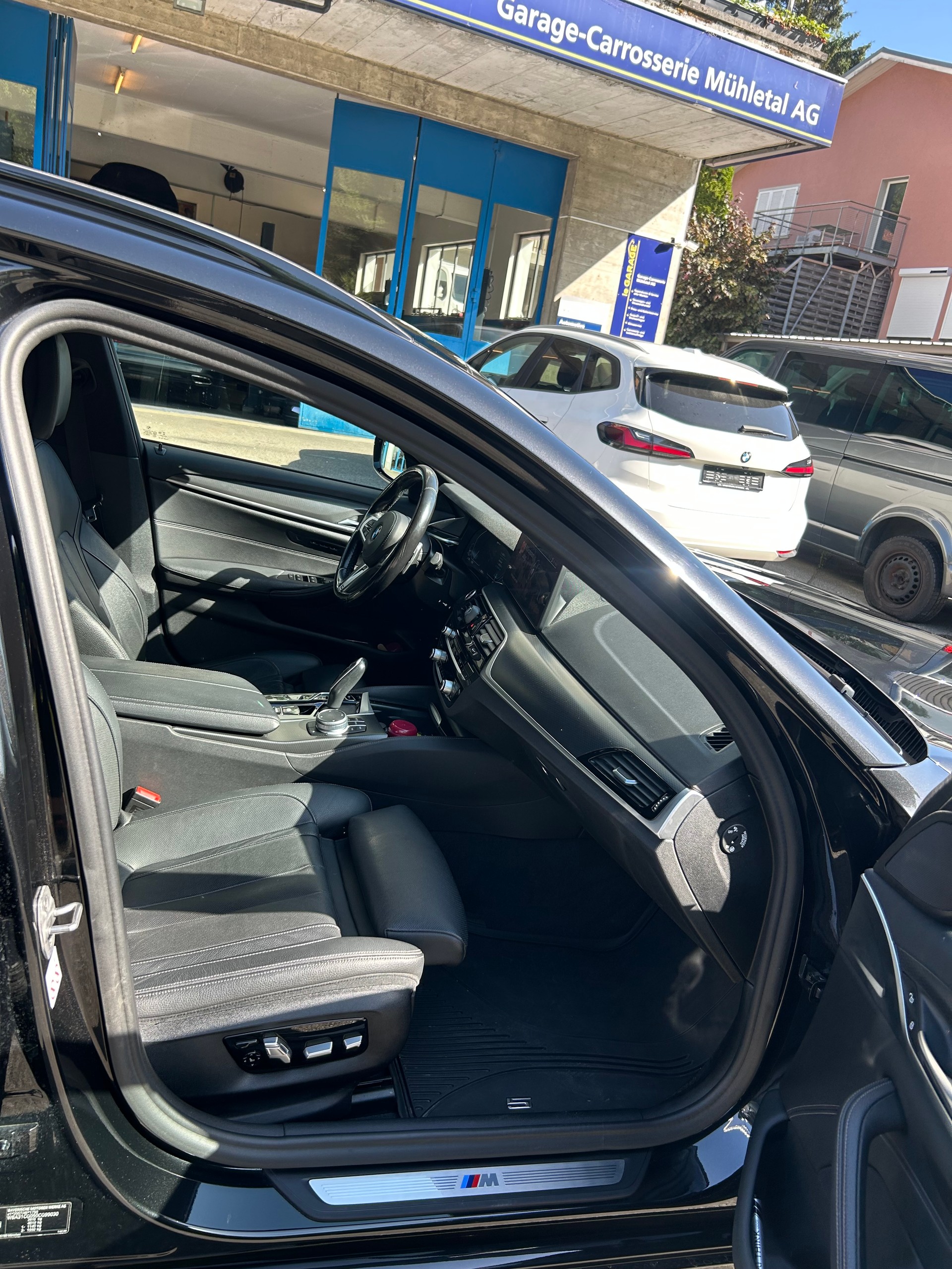 BMW 530e xDrive Touring Pure M Sport Steptronic-image-8
