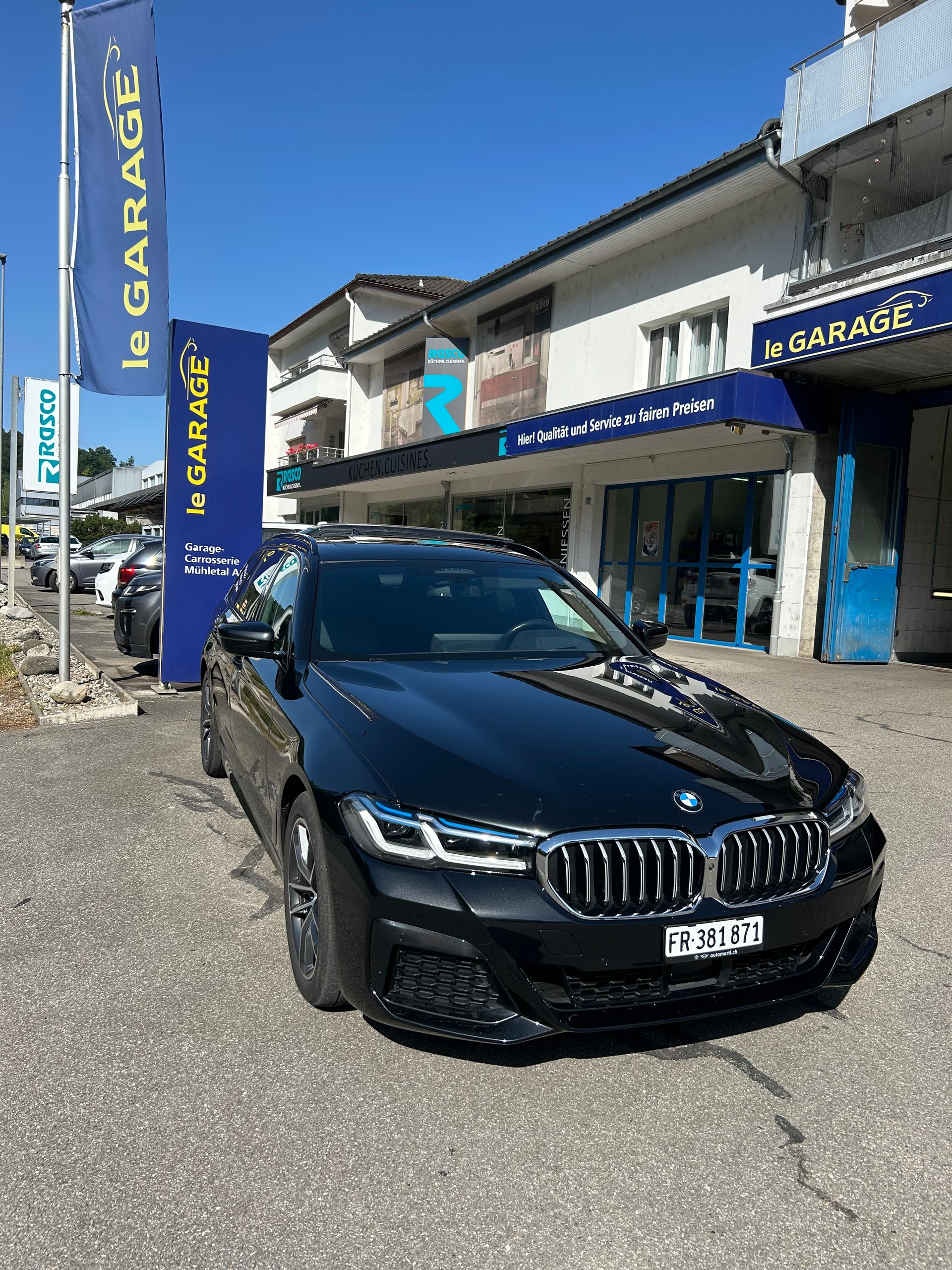 BMW 530e xDrive Touring Pure M Sport Steptronic-image-2