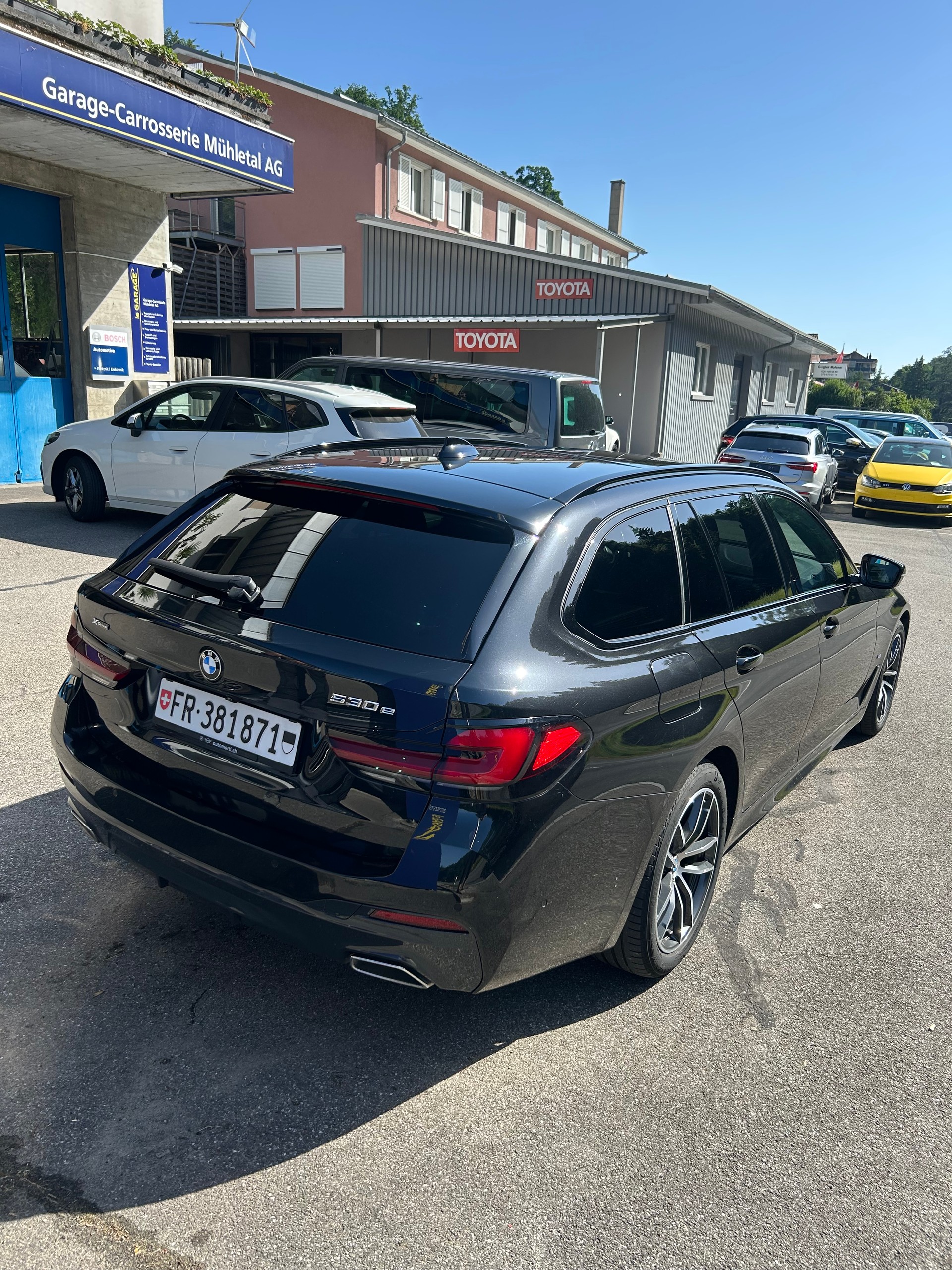 BMW 530e xDrive Touring Pure M Sport Steptronic-image-4