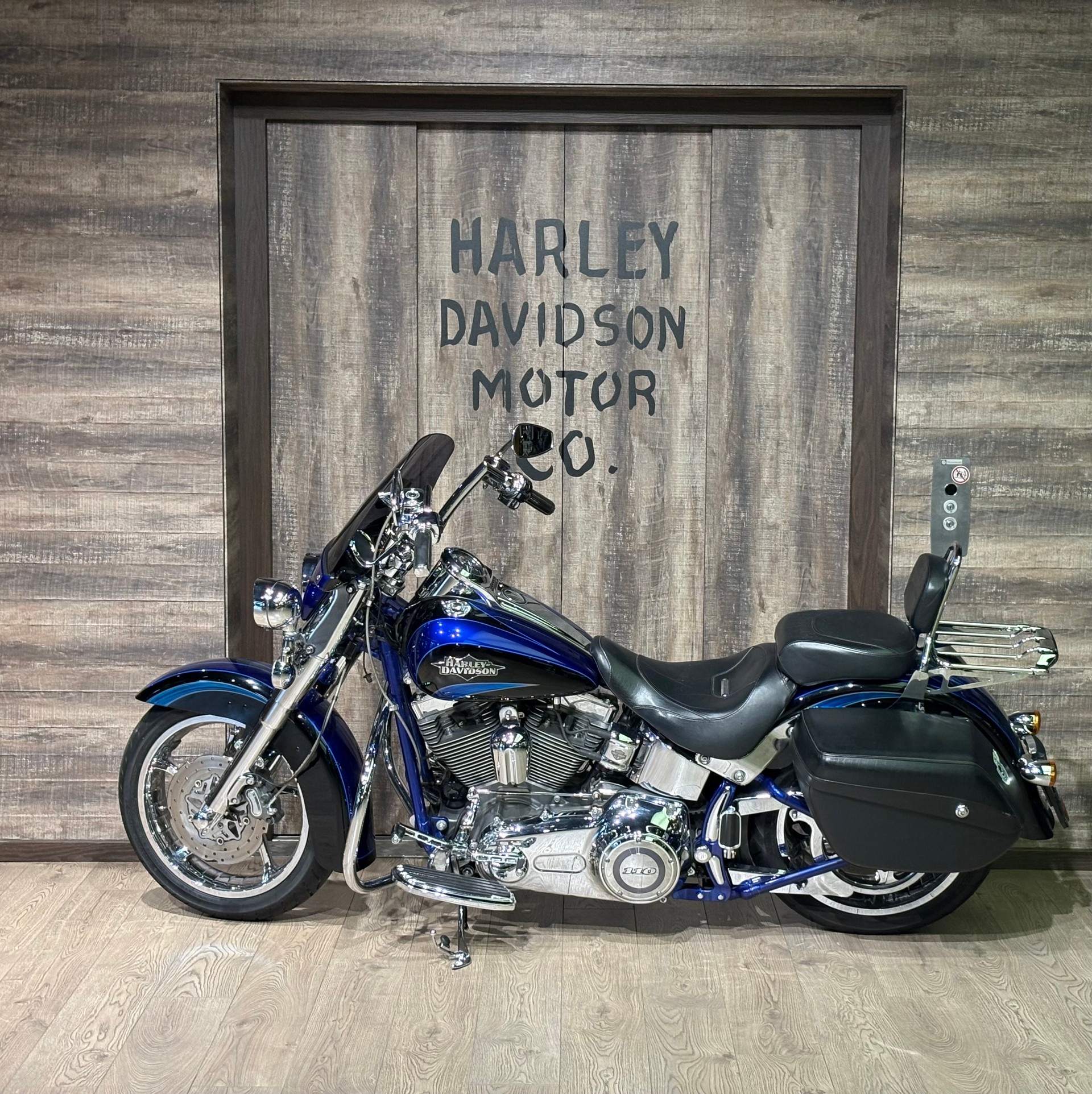 HARLEY-DAVIDSON FLSTSE Softail Convertible ABS CVO-showroom-element-3
