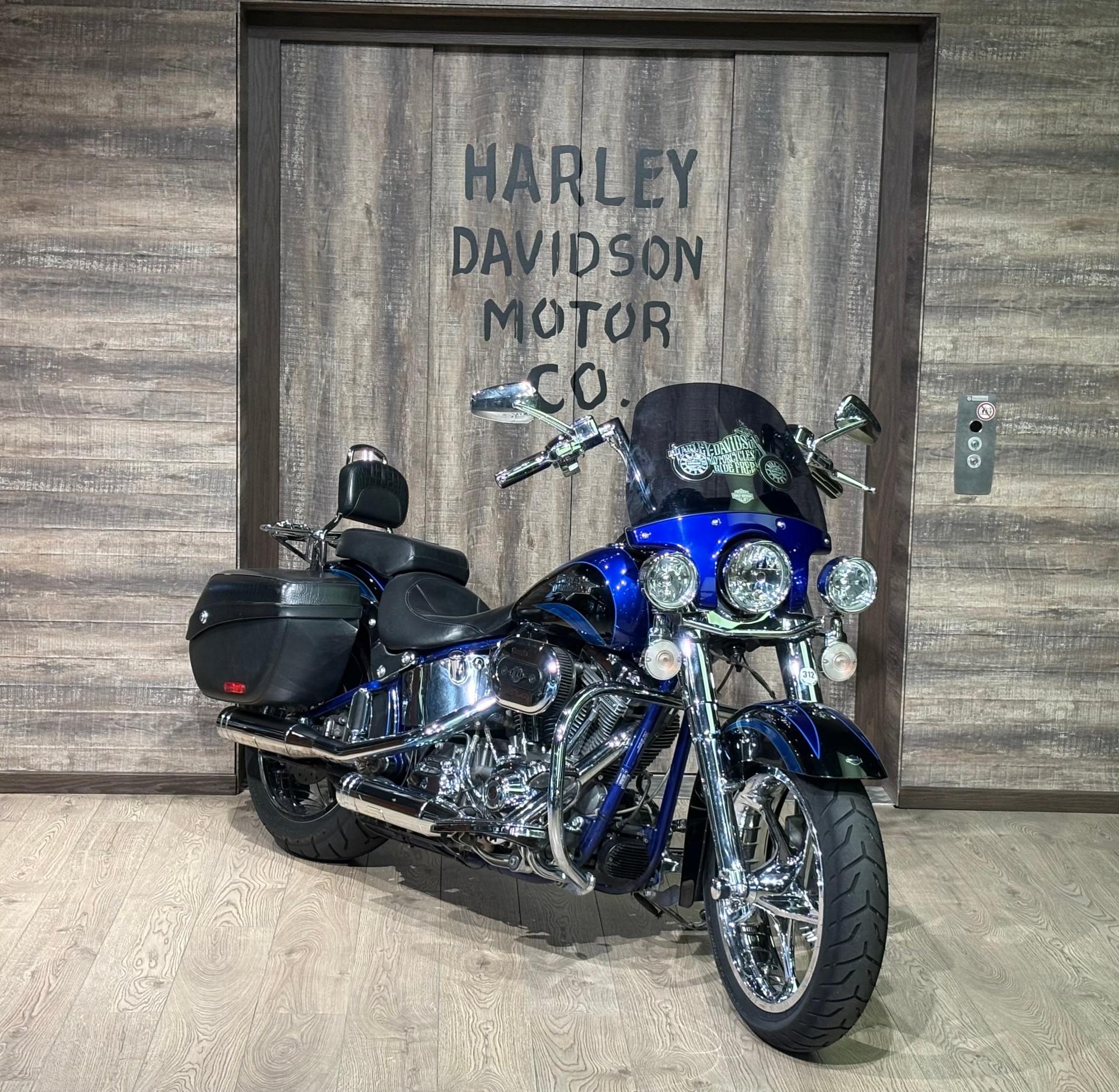 HARLEY-DAVIDSON FLSTSE Softail Convertible ABS CVO-showroom-element-1