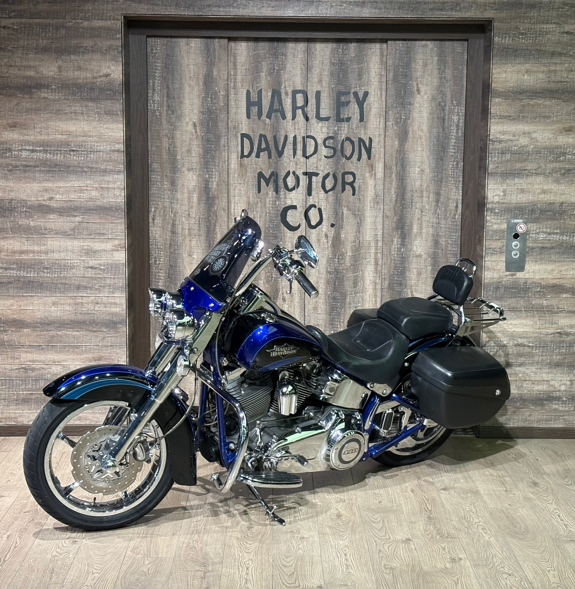 HARLEY-DAVIDSON FLSTSE Softail Convertible ABS CVO-showroom-element-2