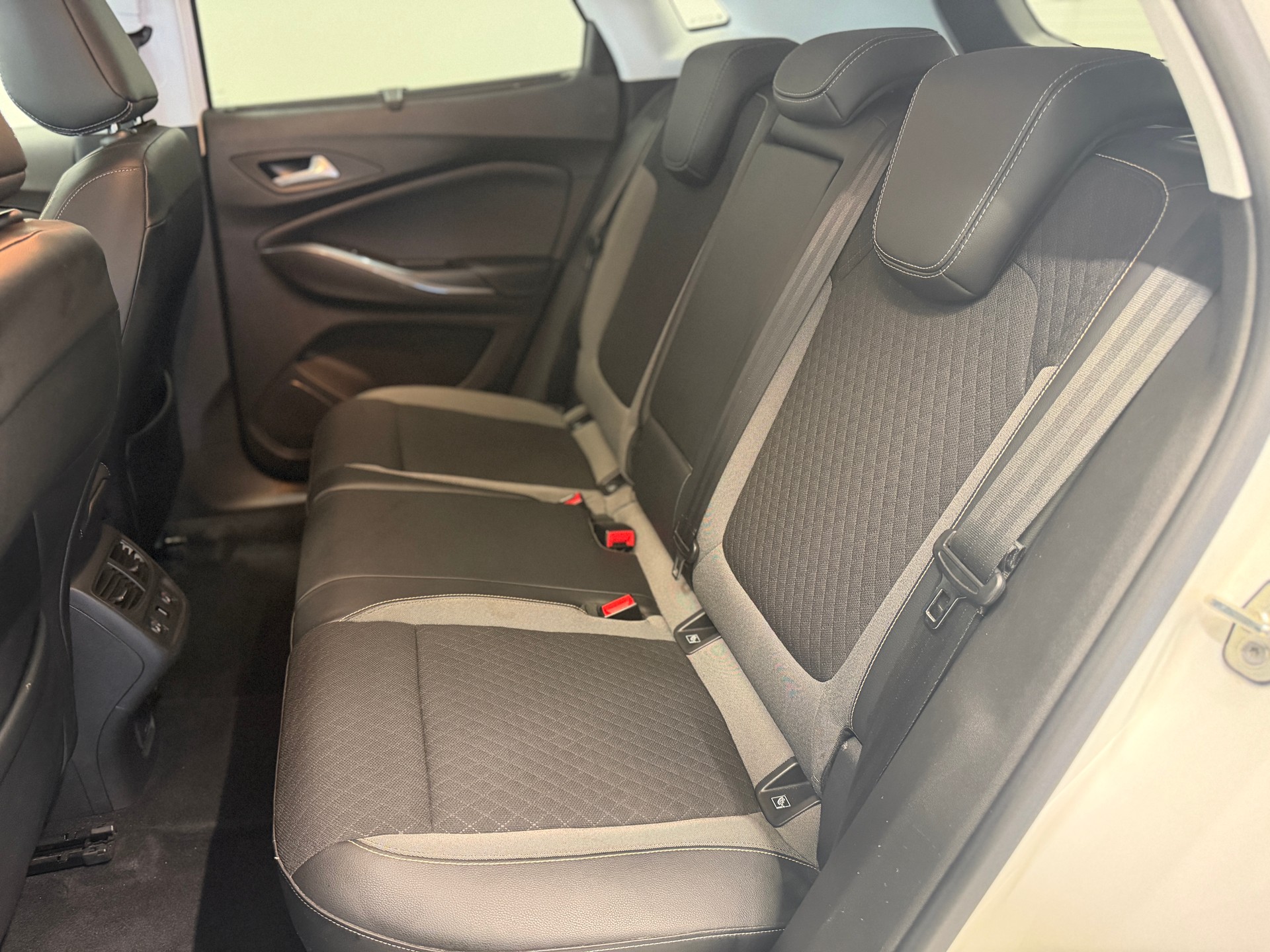 OPEL Grandland X 1.2i TP Ultimate-image-10